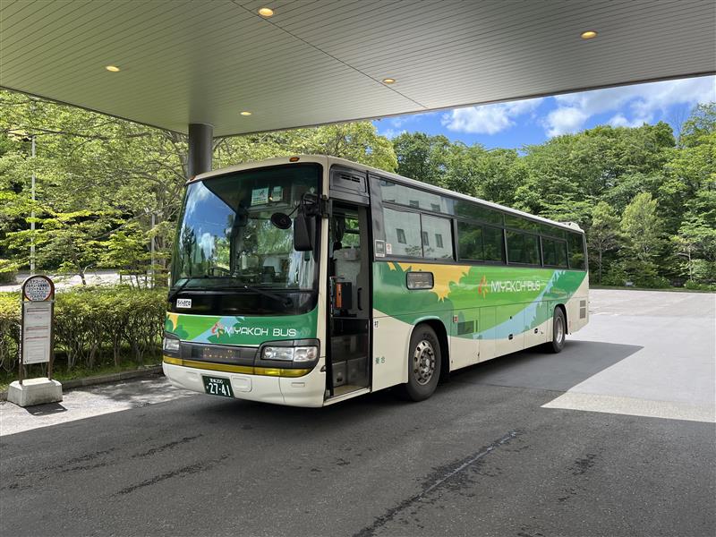 高速バスとバス停