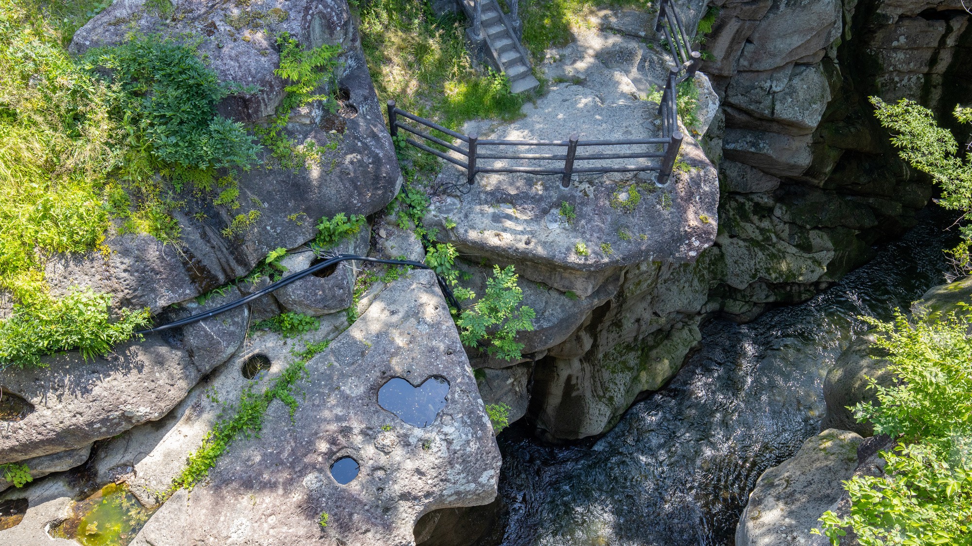 磊々峡（秋保町）車で約40分