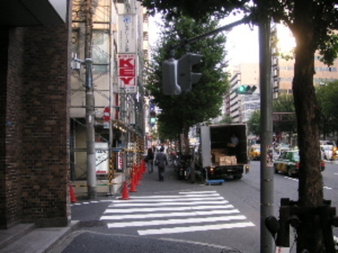 きらぼし銀行新宿本店営業部前