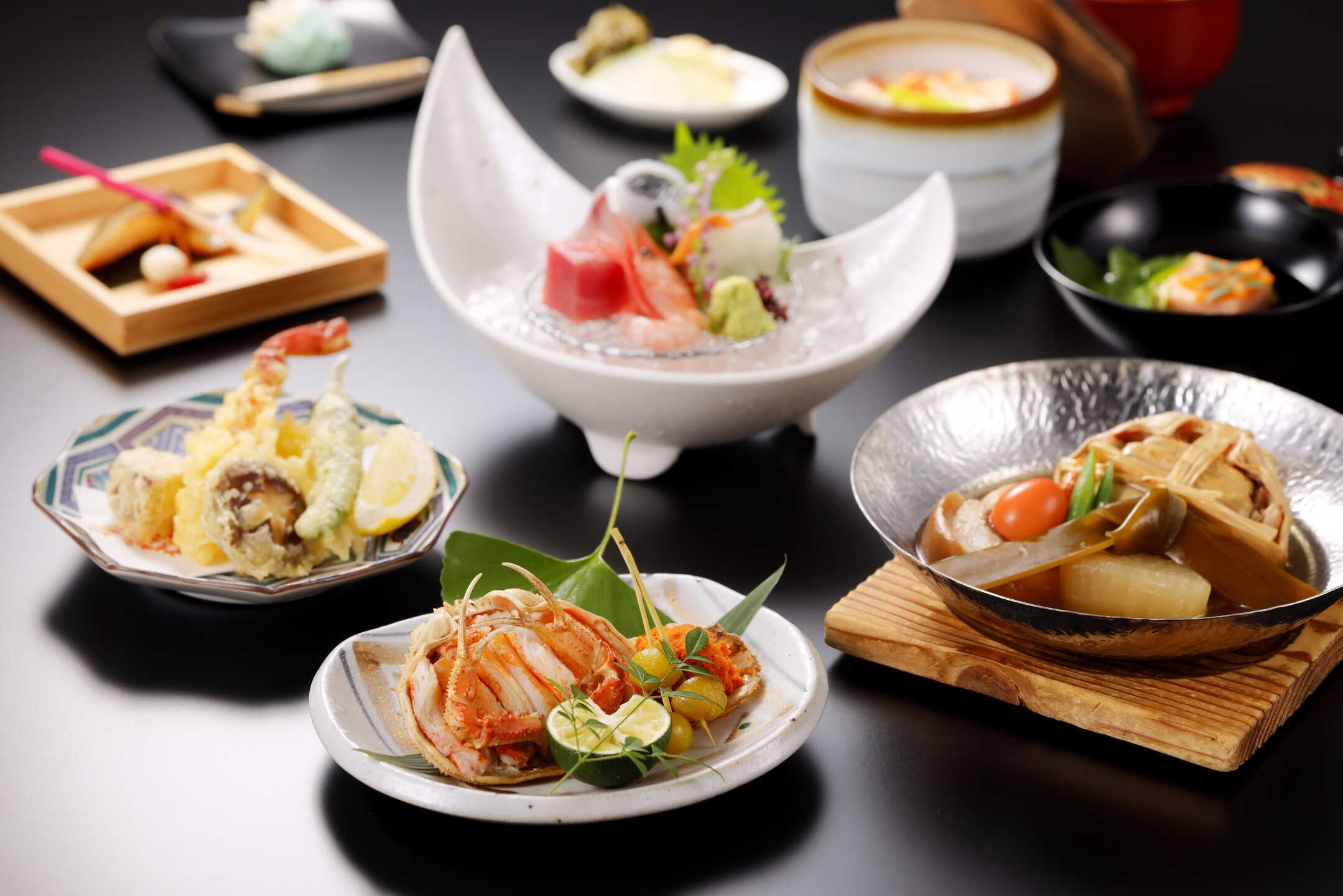 【ご夕食17：30スタート】香箱蟹会席：冬の金沢といえばコレ！期間限定グルメに舌鼓　朝夕２食付