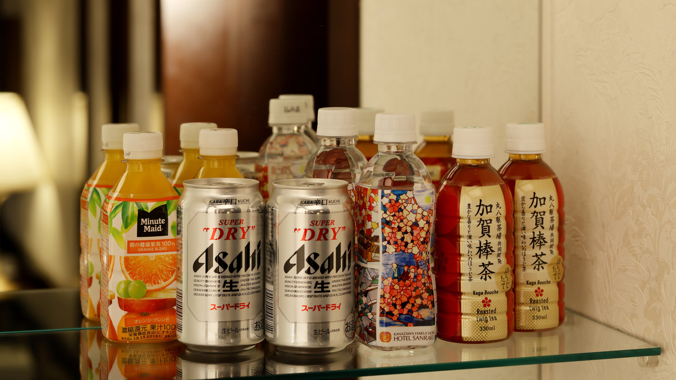 【客室装備】浪漫ルームにはミニバーをご用意しております。