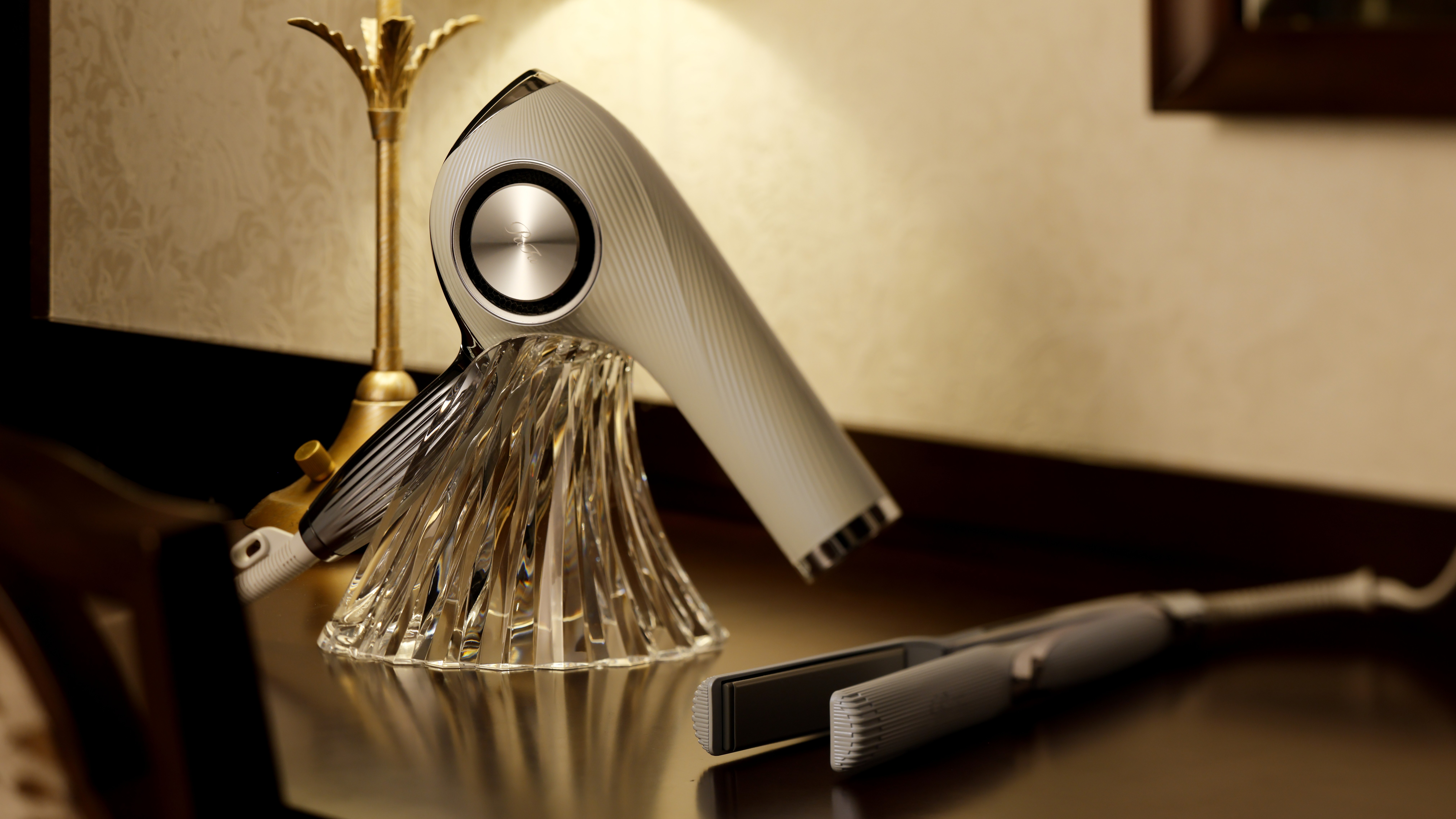 一部の客室にReFa製品を導入いたしました。