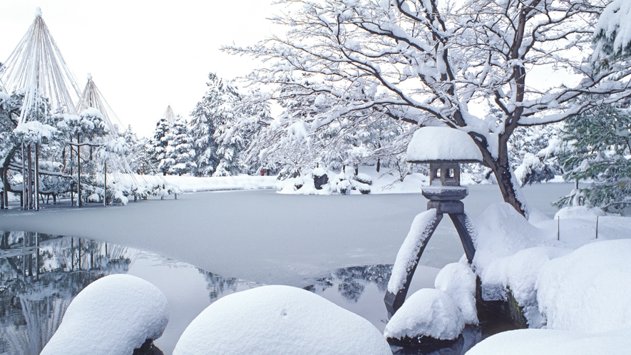 【冬】雪化粧の兼六園