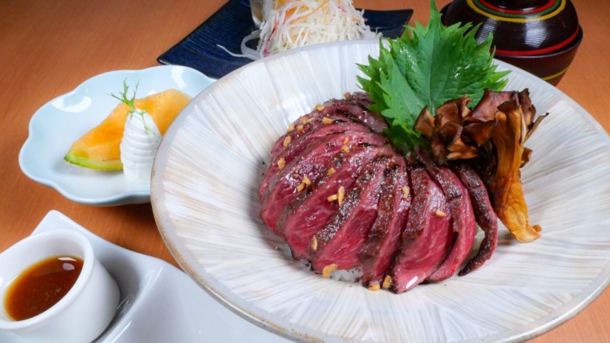 【ハレアス】選べるご馳走ディナーセット「ふらの和牛ステーキ丼」 or 「本日の海鮮丼」／夕朝食付