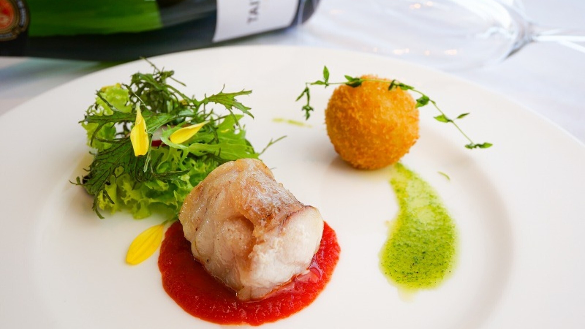 【期間限定】スカイレストラン「ハレアス」の年末年始特別ディナーコース”HARE”／朝夕食付