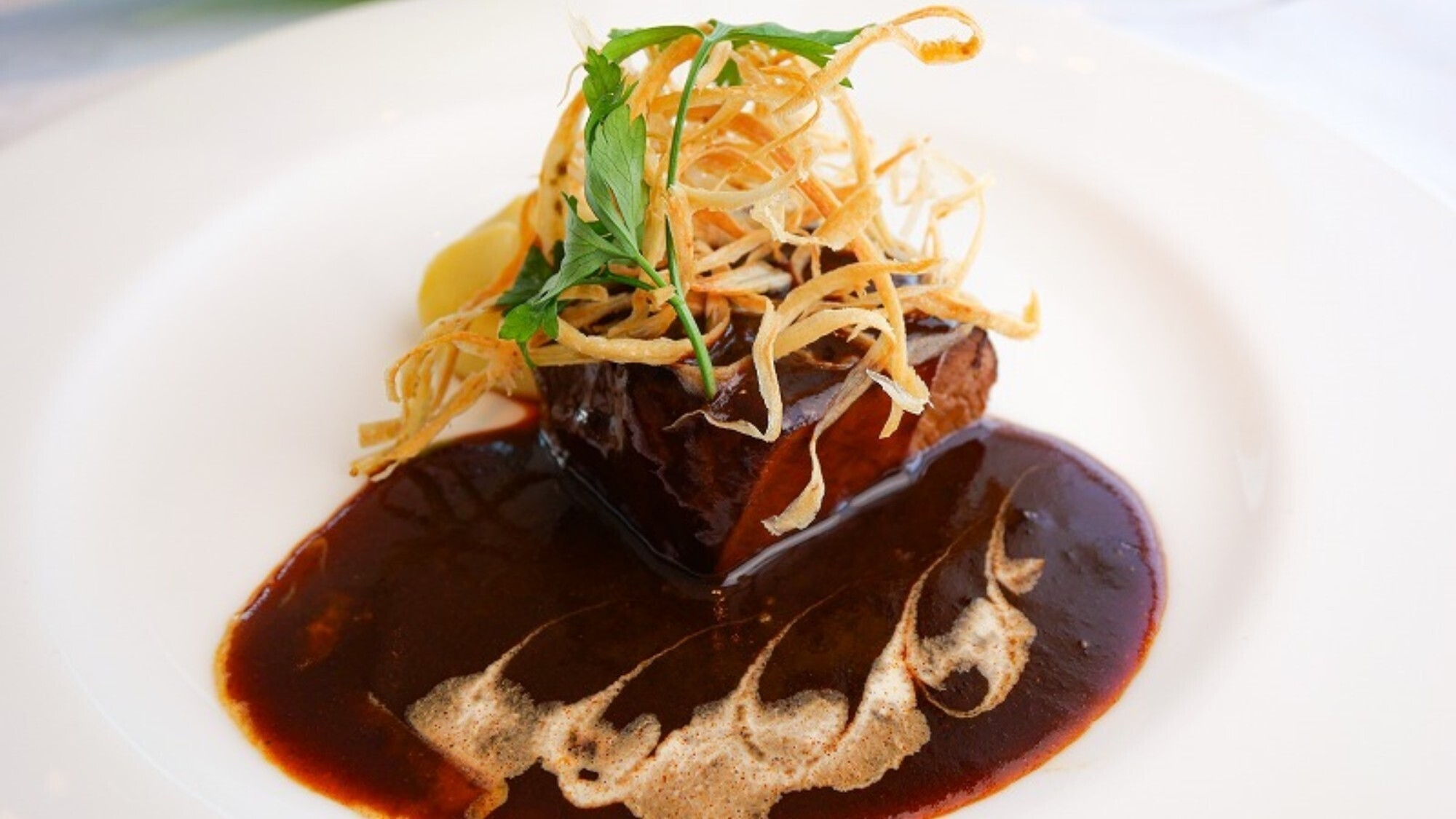 【期間限定】スカイレストラン「ハレアス」の年末年始特別ディナーコース”HARE”／朝夕食付