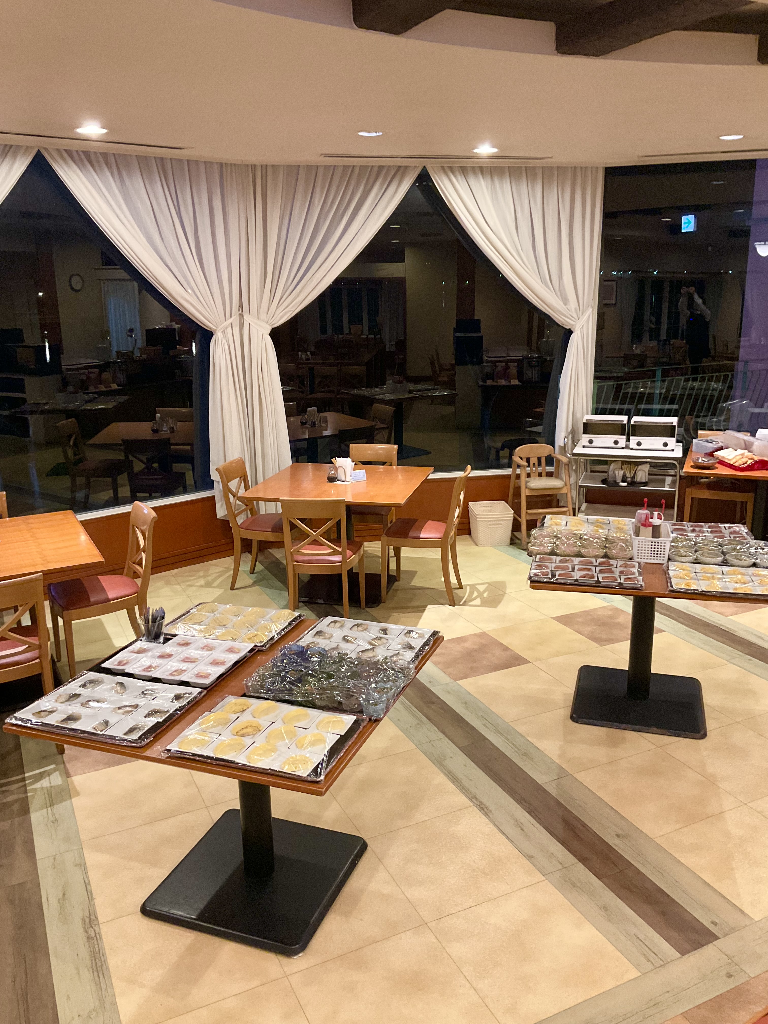 朝食・夕食会場