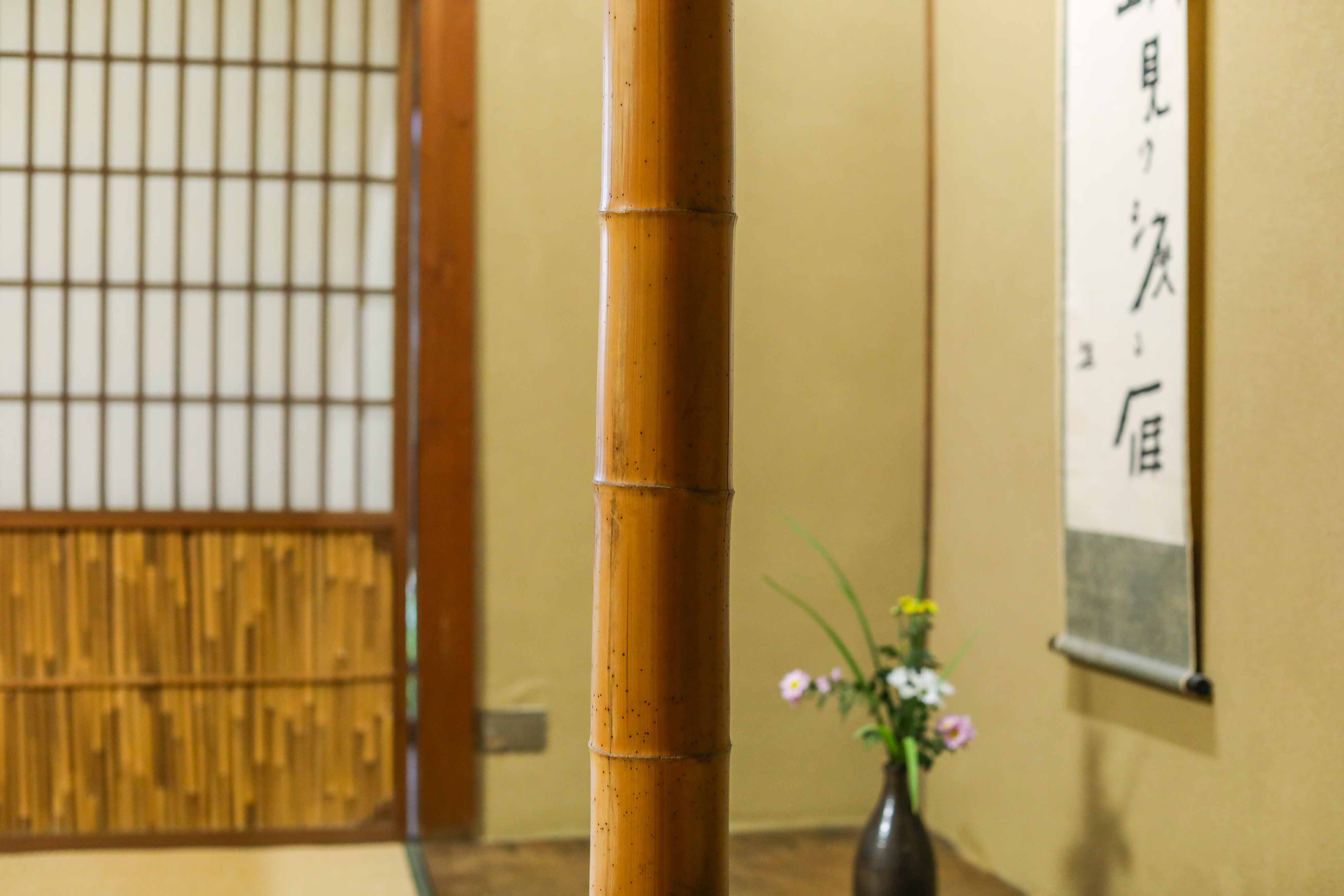 竹の間竹の床柱