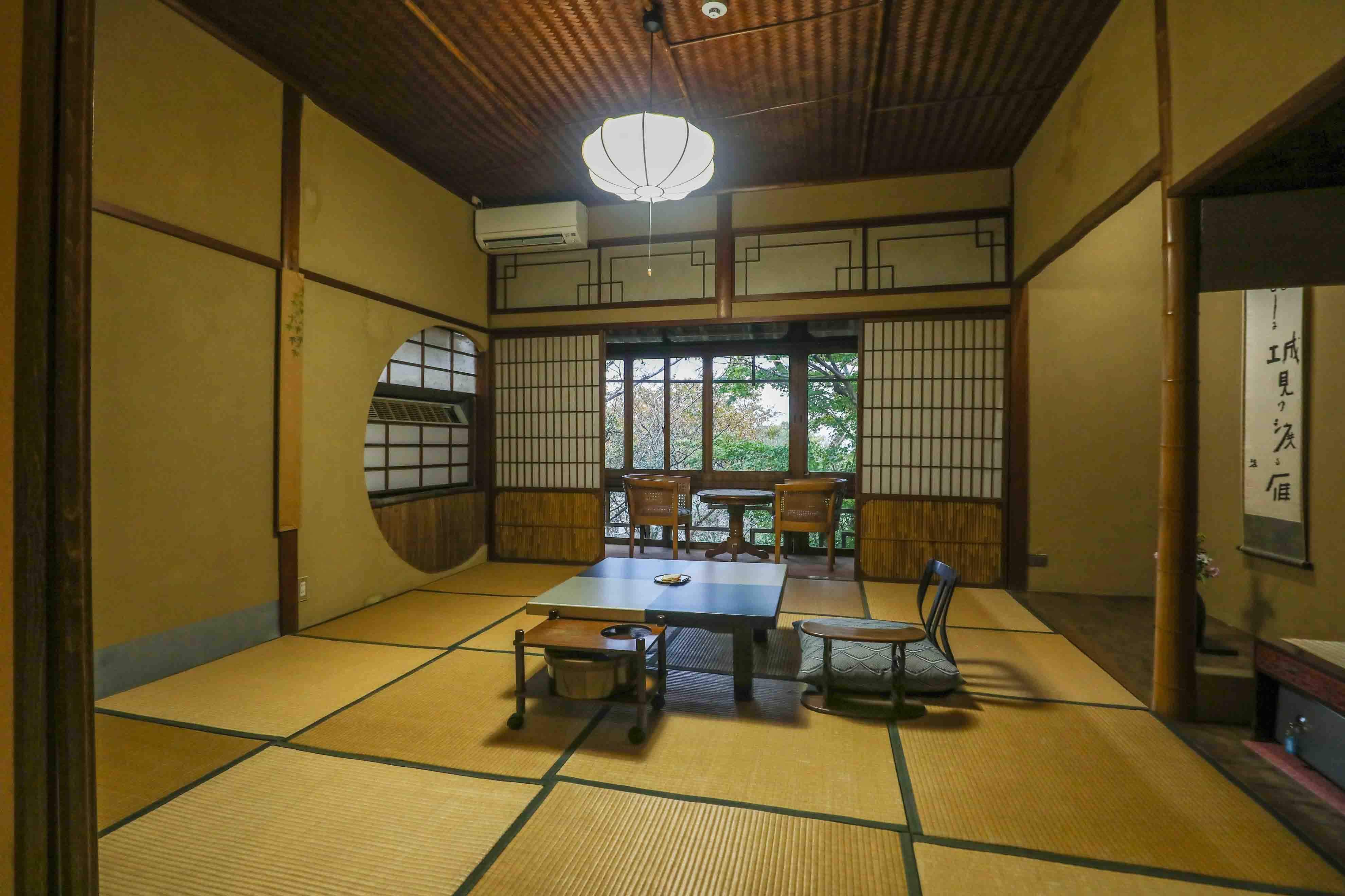 竹の間 − 凛とした静けさに包まれる、竹美の和空間 —