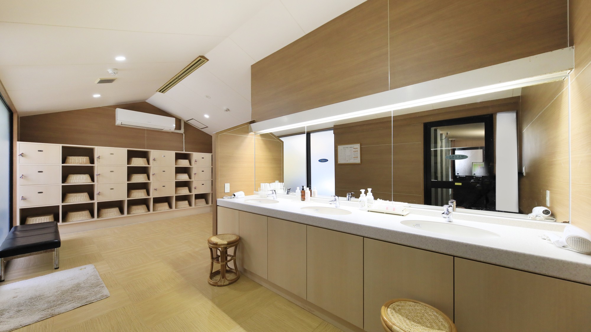 【ホテル茜】脱衣場 (2)