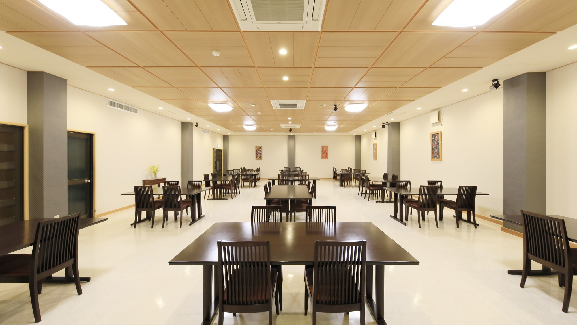 【ホテル茜】メインダイニング　富士の間  (2)