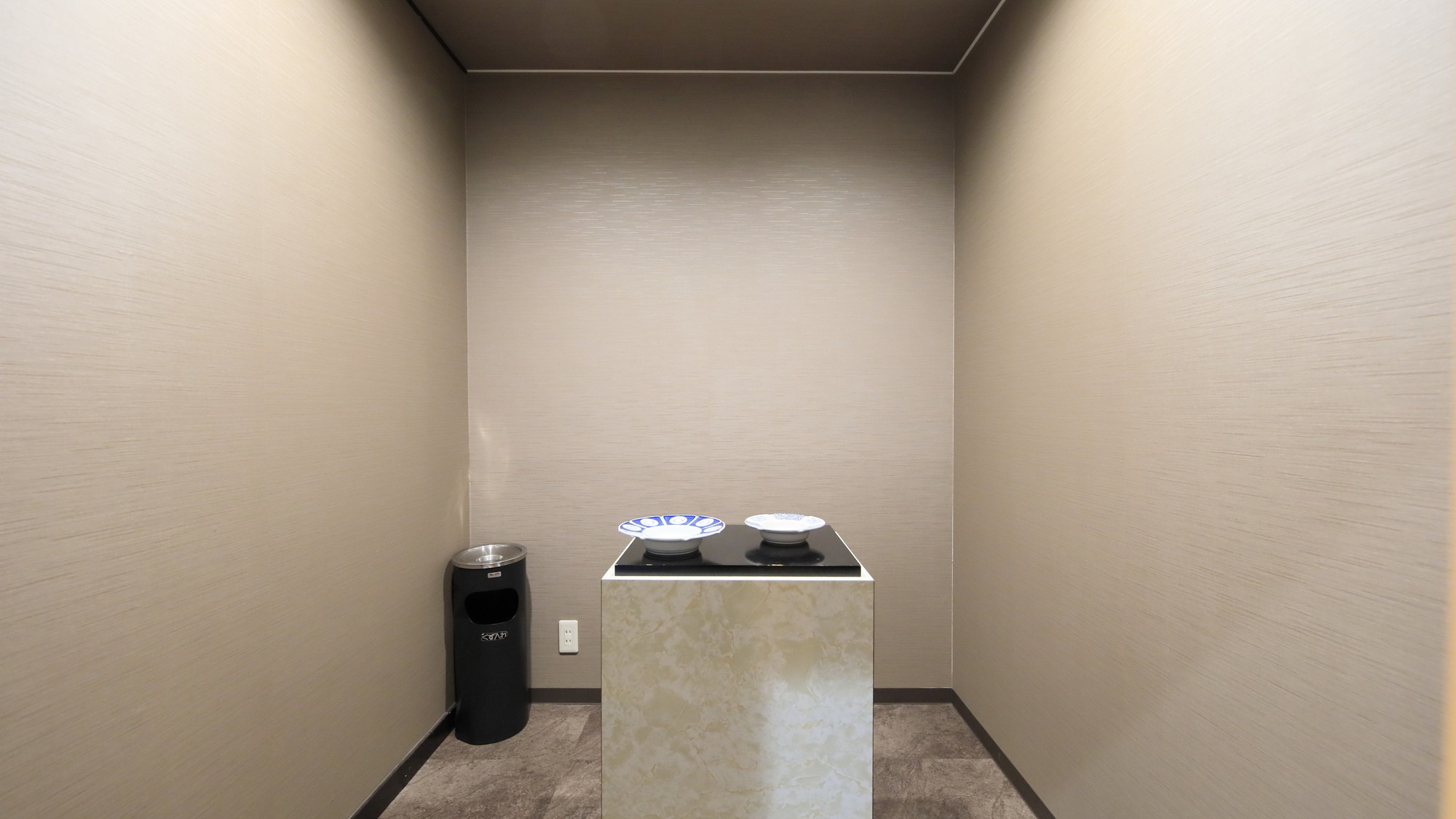 【ホテル茜】喫煙室 (2)