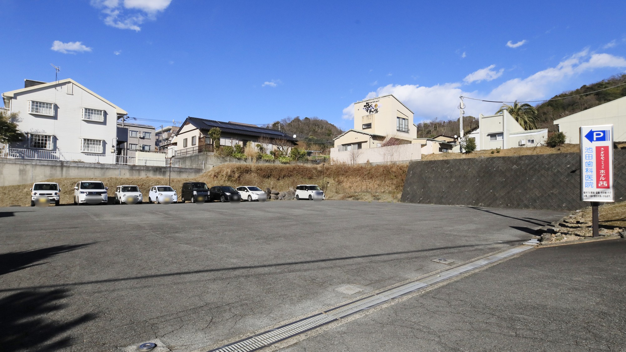 【ホテル茜】屋外駐車場（無料・予約不要） (1)