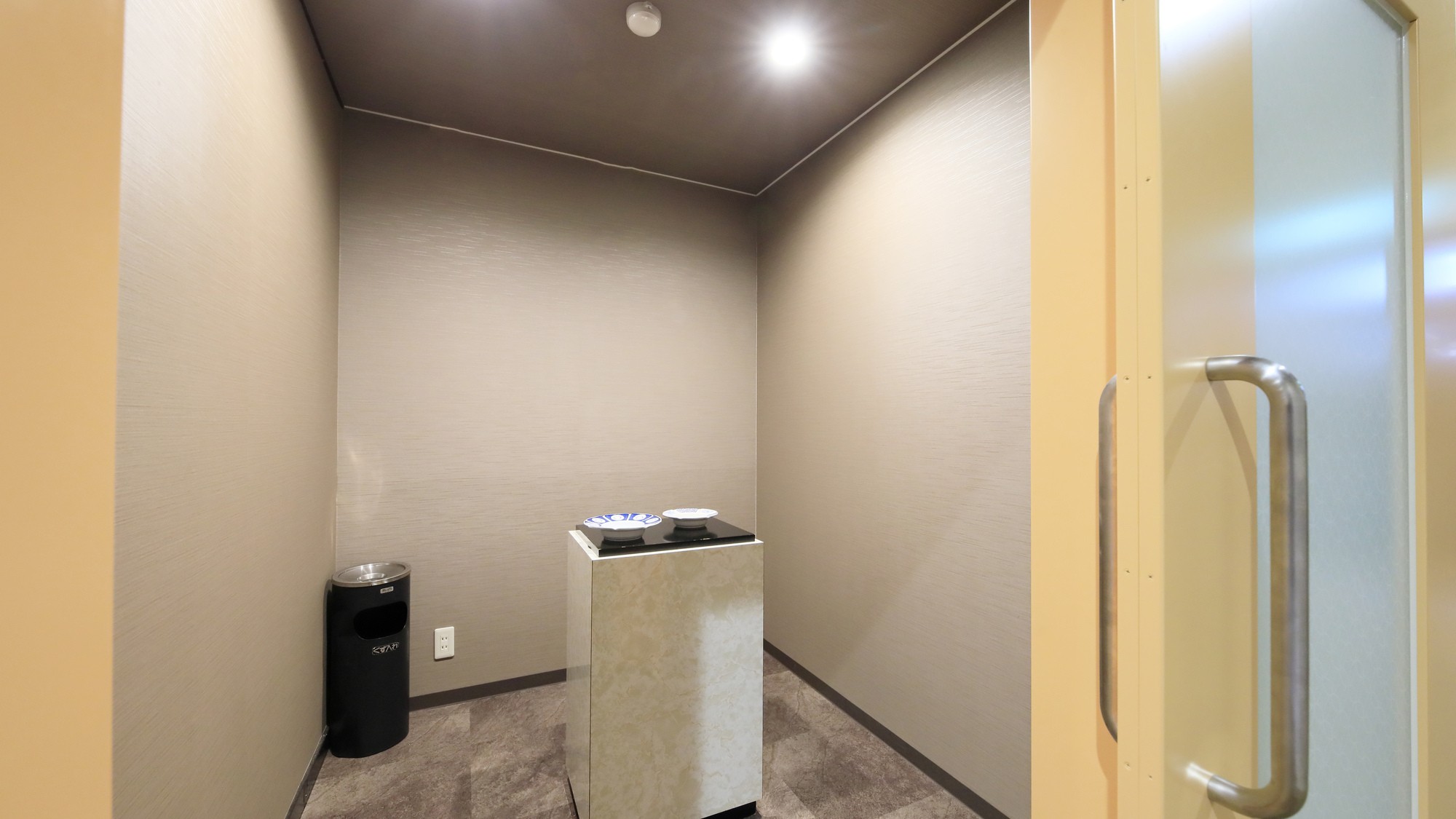 【ホテル茜】喫煙室 (4)