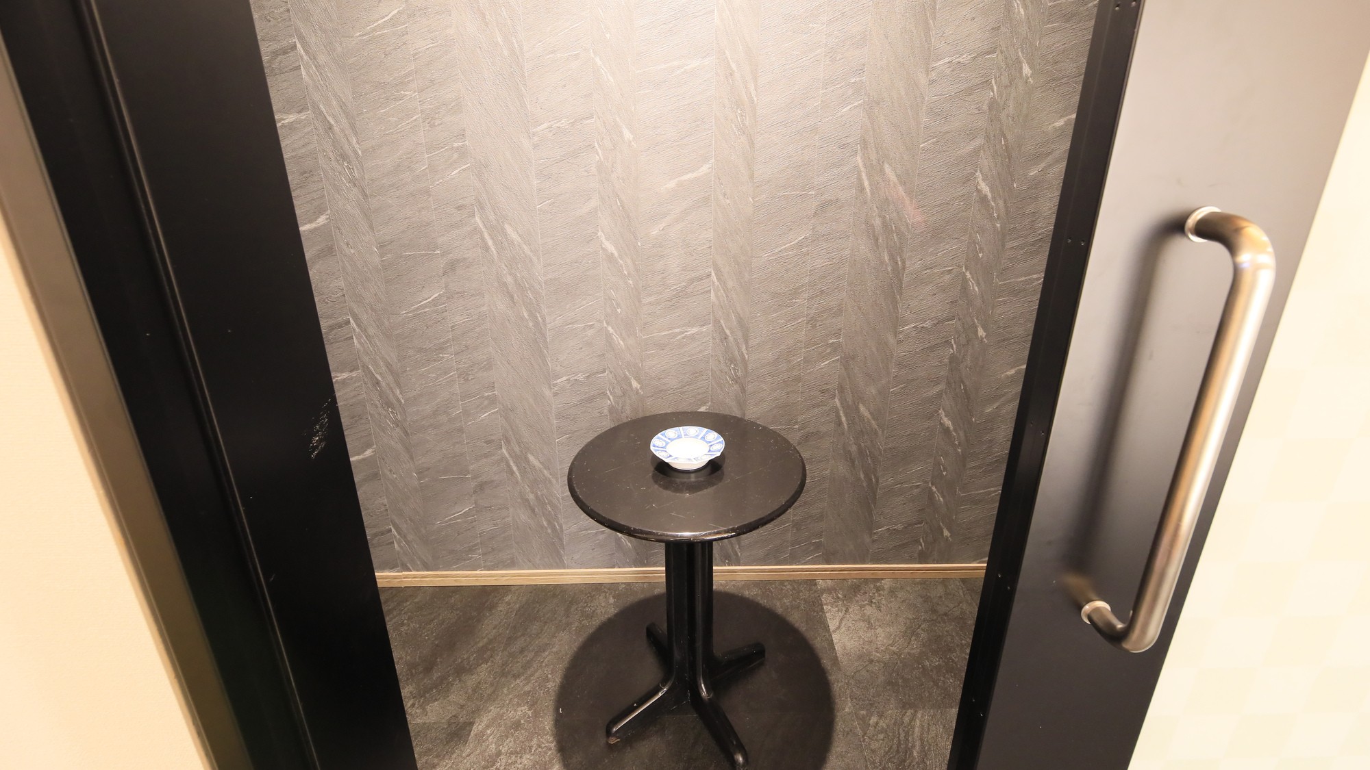 【ホテル茜】喫煙室 (1)