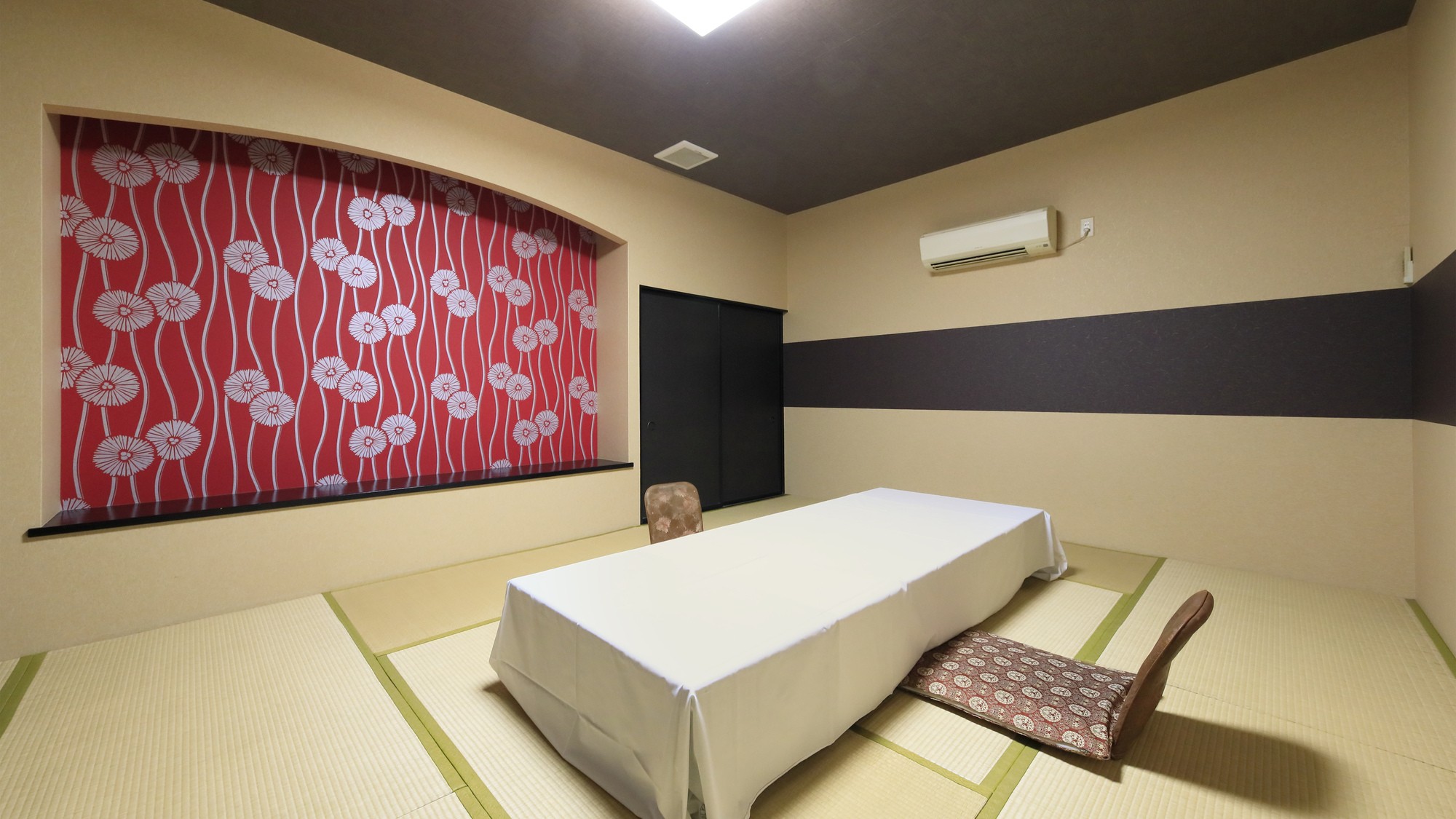 【ホテル茜】宴会場 あやめ (1)