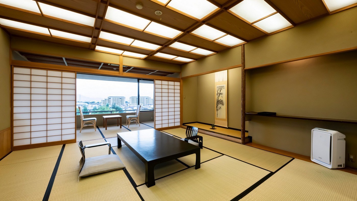 【西館和室】富士山と中庭を望む純和風造りのお部屋一例