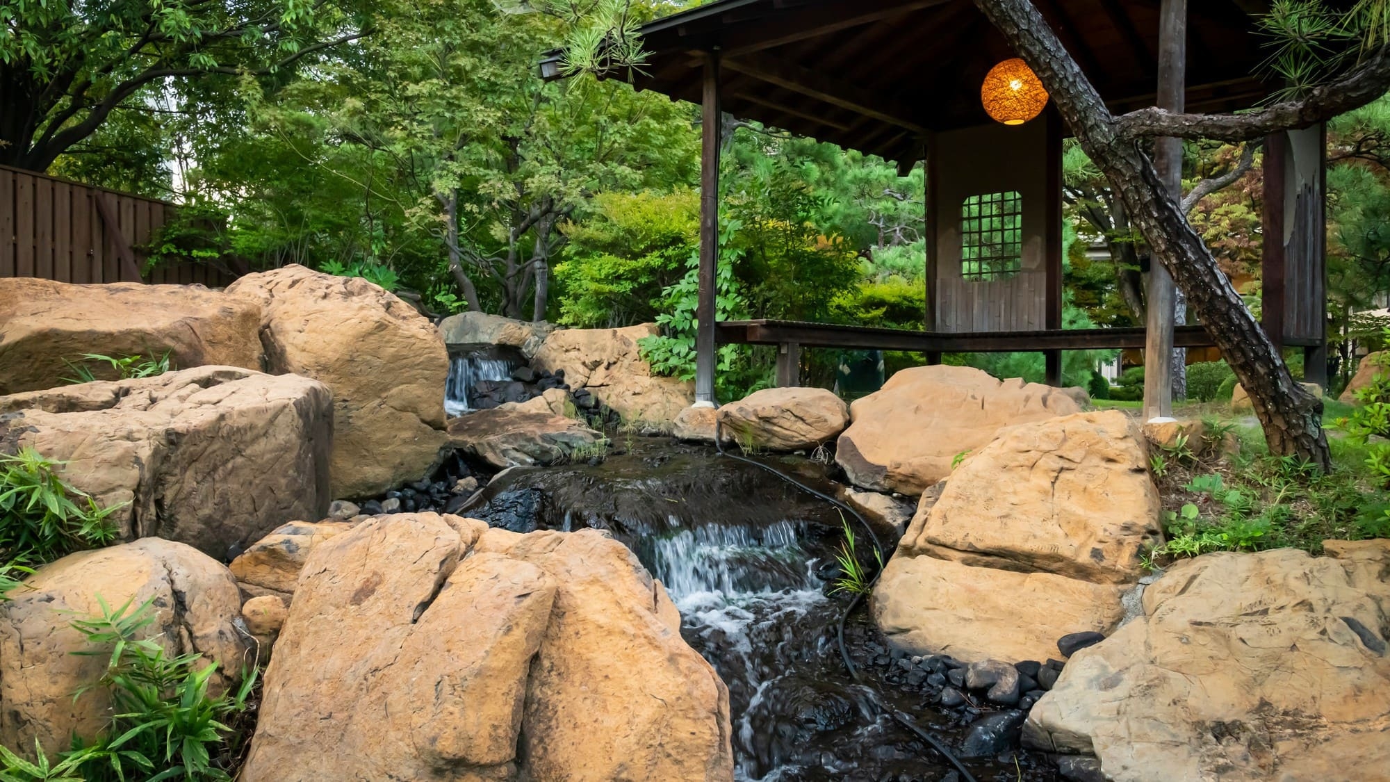 【初夏の甲州旅】新緑の庭園散策●90分ドリンクインクルーシブ＆選べる特製御膳＜一泊2食付＞