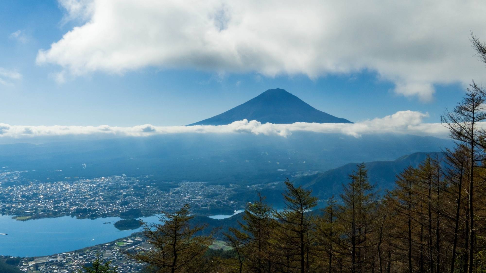 富士山が一望できる人気の絶景スポット”新道峠”に新設された展望デッキ『FUJIYAMAツインテラス』