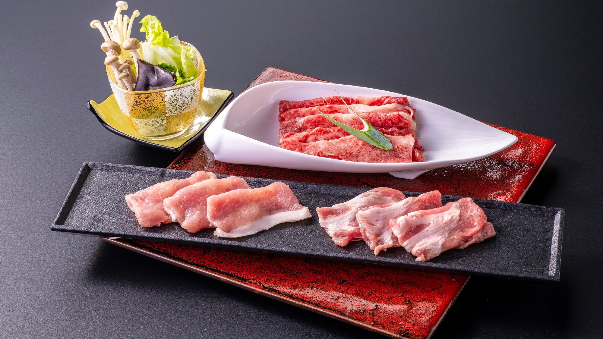 【季節のお料理一例】甲府を代表する2大ブランド肉、甲州牛とワイントンのしゃぶしゃぶをご堪能ください。