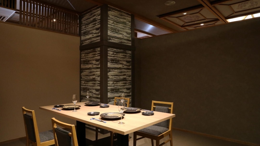 個室食事処「桜」。プライベートな空間で安心してお食事をお楽しみください。
