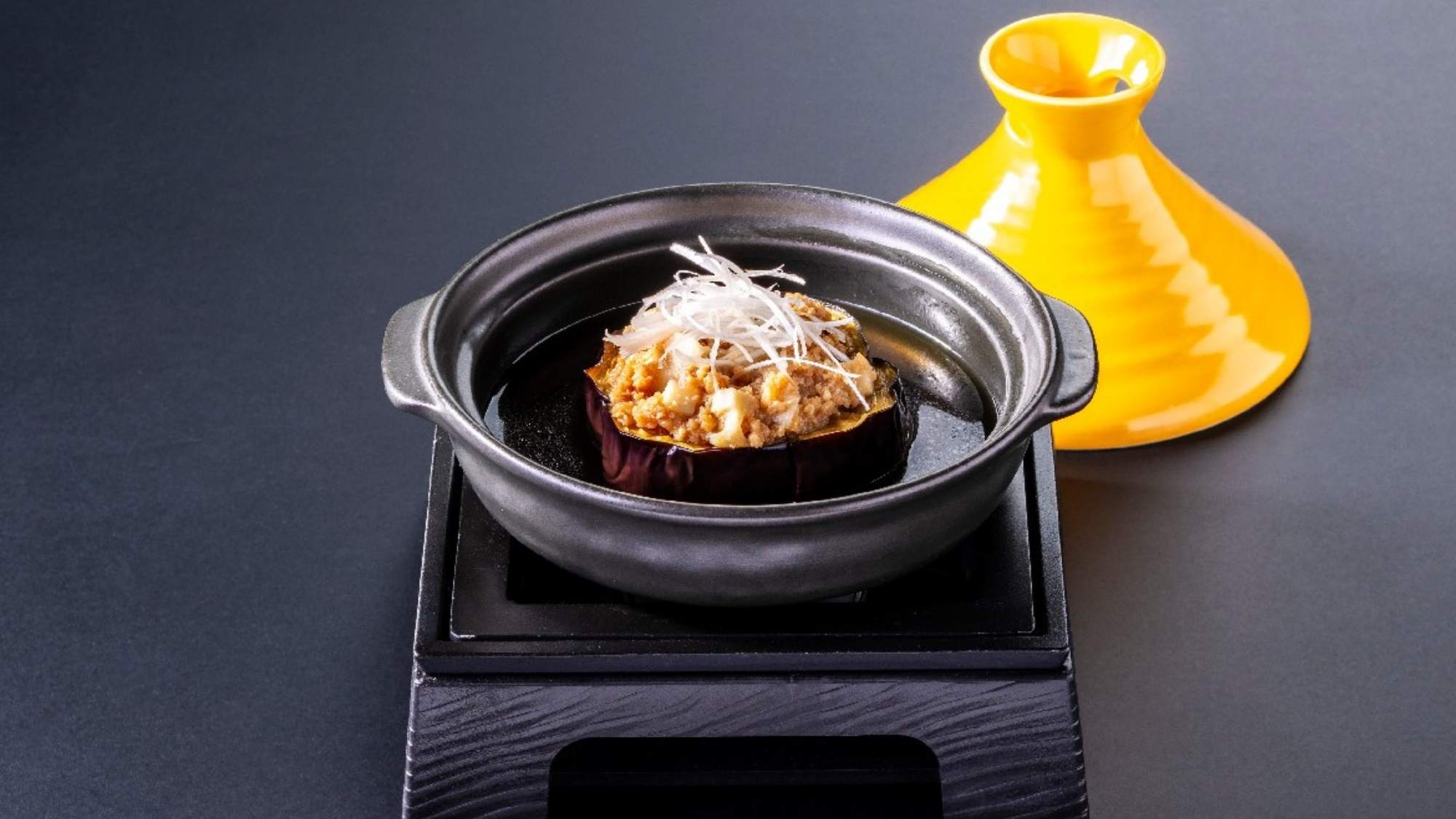 【秋の篝火膳】米ナスにれんこん味噌餡を合わせた当宿一押しの逸品