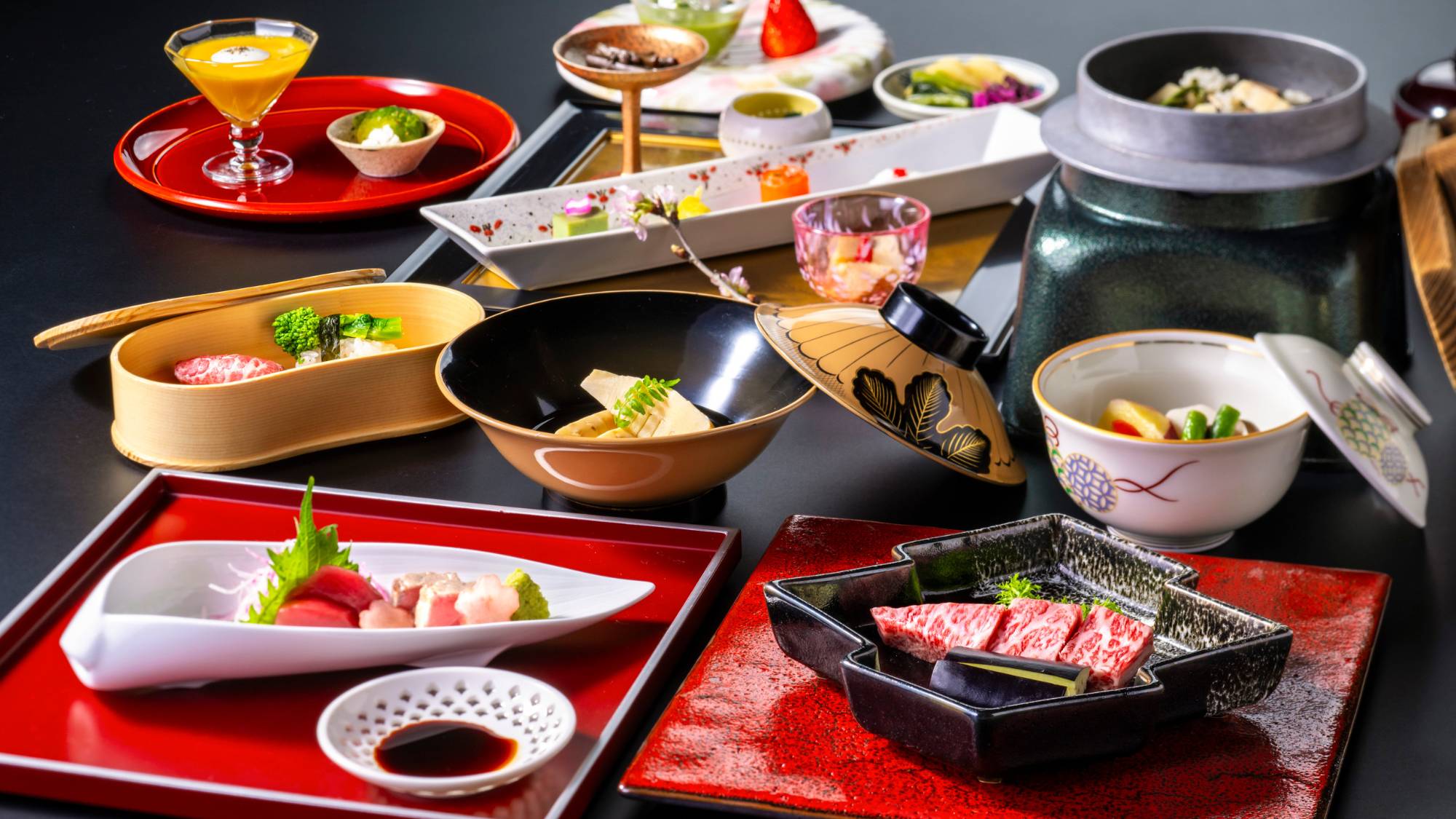 【2026春の篝火膳】ボリュームを抑えつつも彩り良く盛り付けたことで、季節感を感じさせるお膳