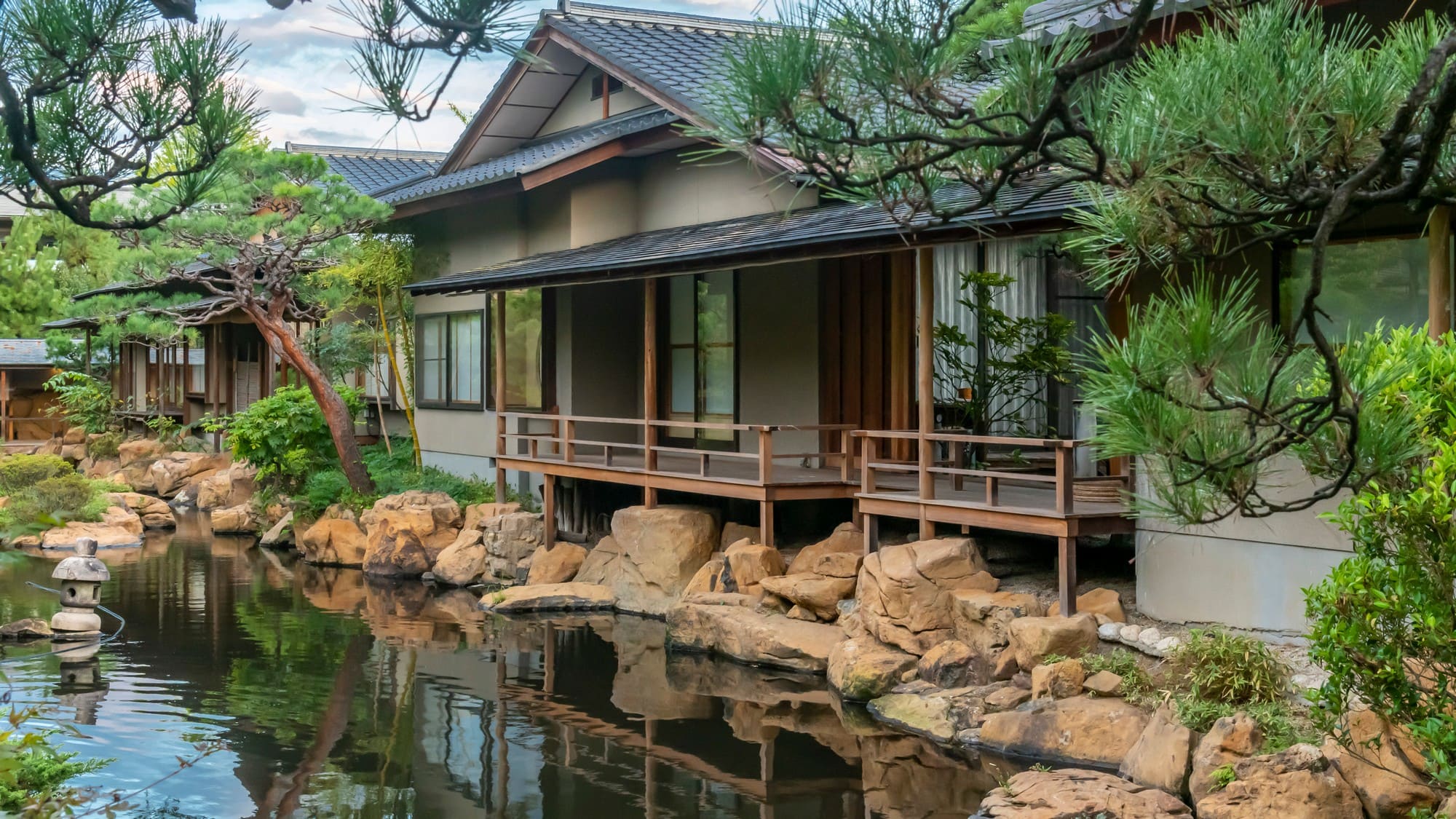 四季を彩る雅豊かな安らぎの日本庭園