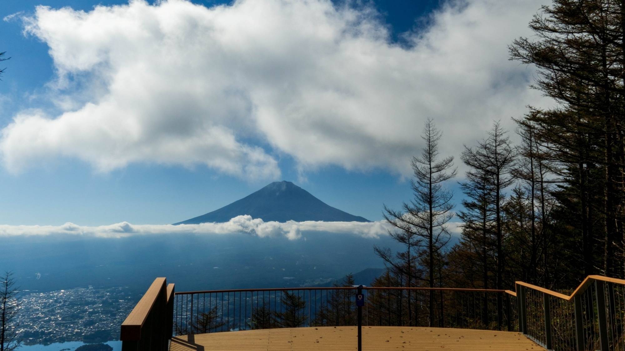『FUJIYAMAツインテラス』では、２つのテラスから富士山の景色を楽しめます！