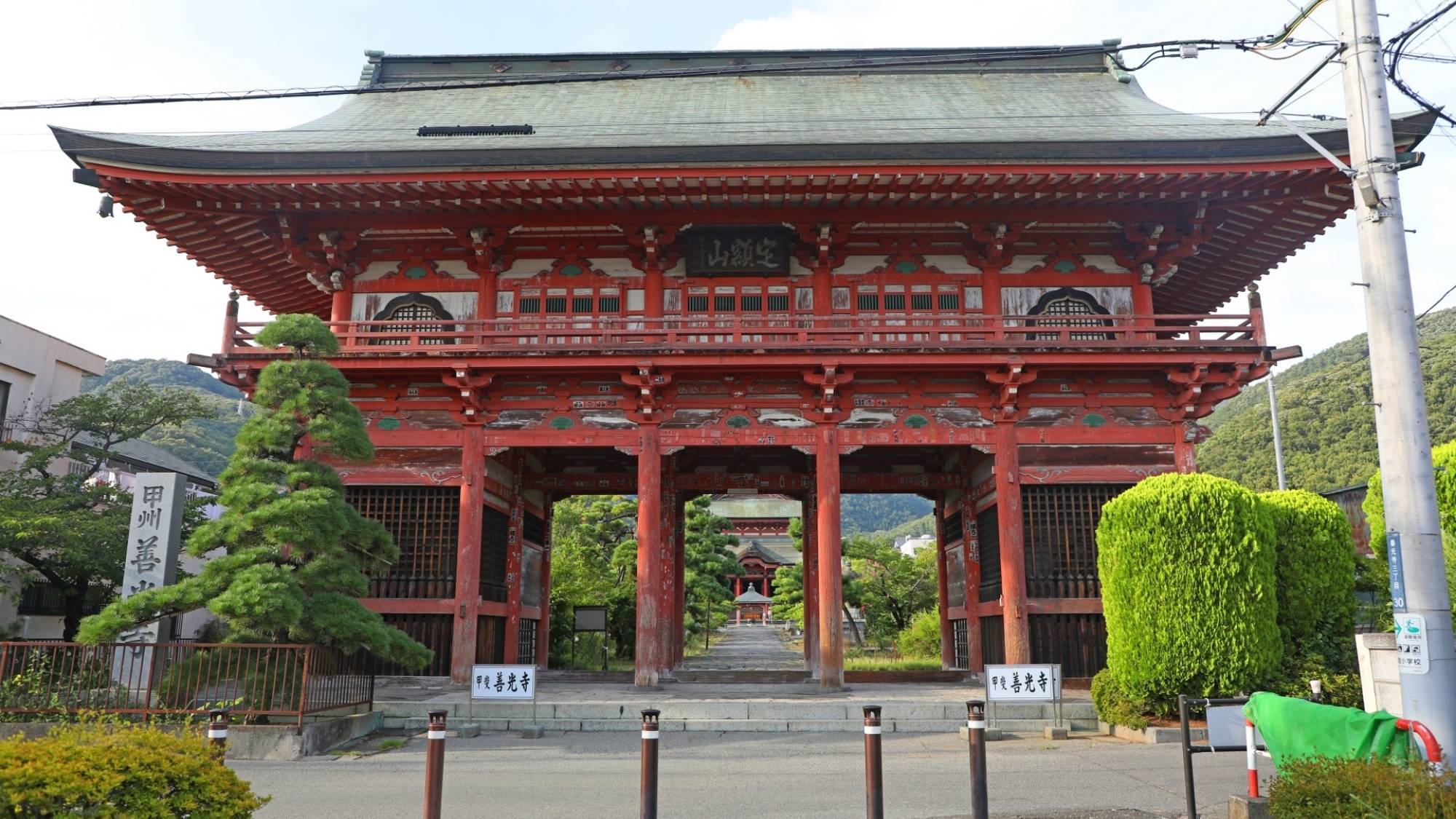 甲斐善光寺は、武田信玄創建の寺として知られています。