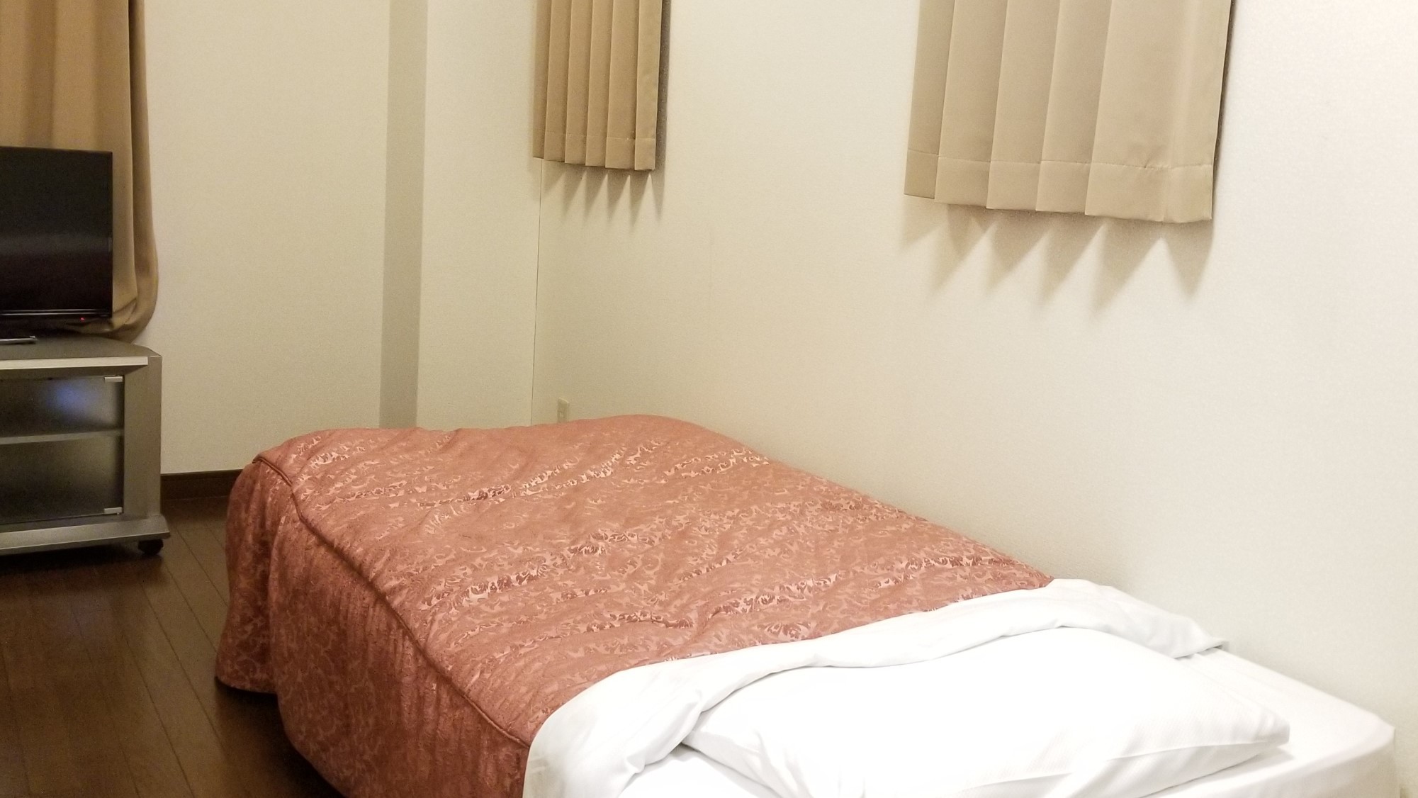 【ﾌｧﾐﾘｰﾙｰﾑ5名】1名様と4名様2部屋に分かれてます。　