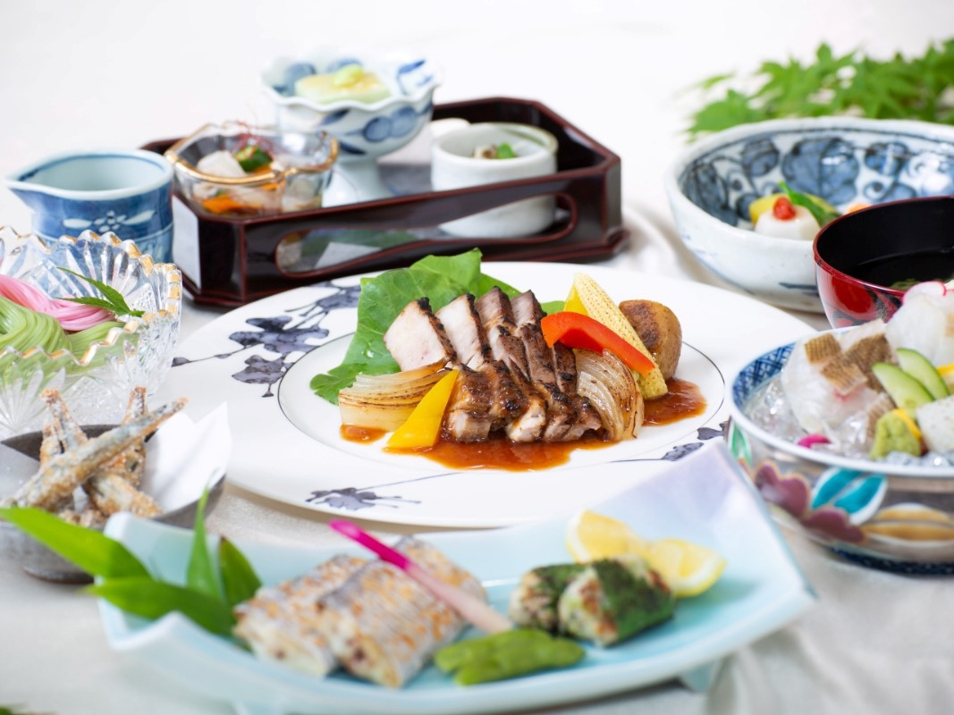 旬の食材と季節を愉しむ　日本料理「さくら」旬菜会席（1泊2食）