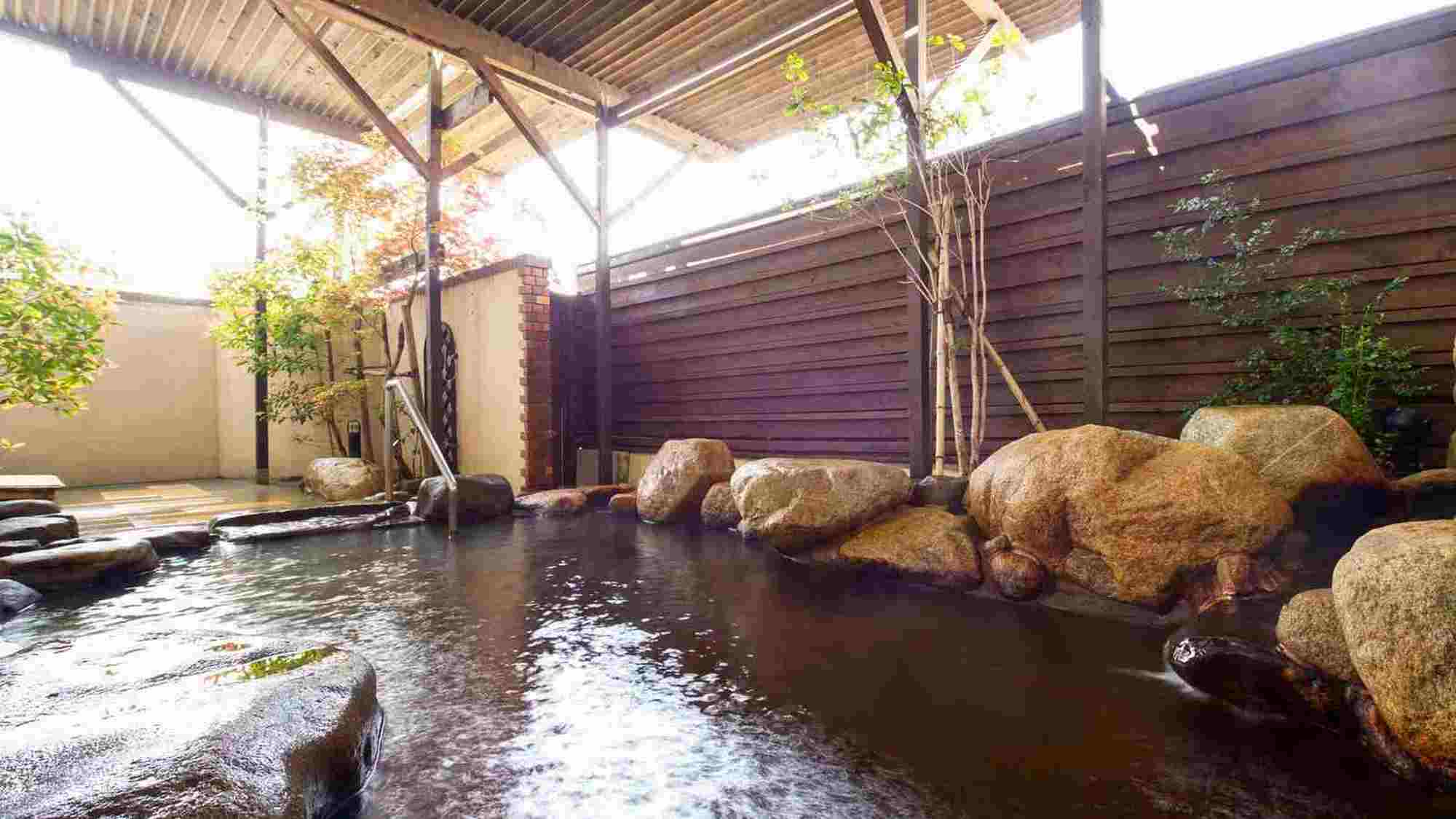 「琴乃湯」の露天風呂 （加温）