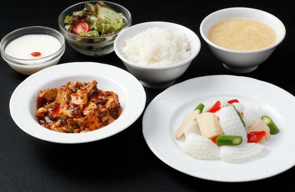 陳麻婆豆腐とイカの塩味炒めハーフセット