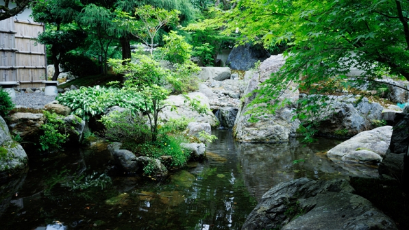 【朝食付プラン】＜平日限定＞朝はしっかり和食で元気！〜静かな環境でゆったりと過ごすひととき〜