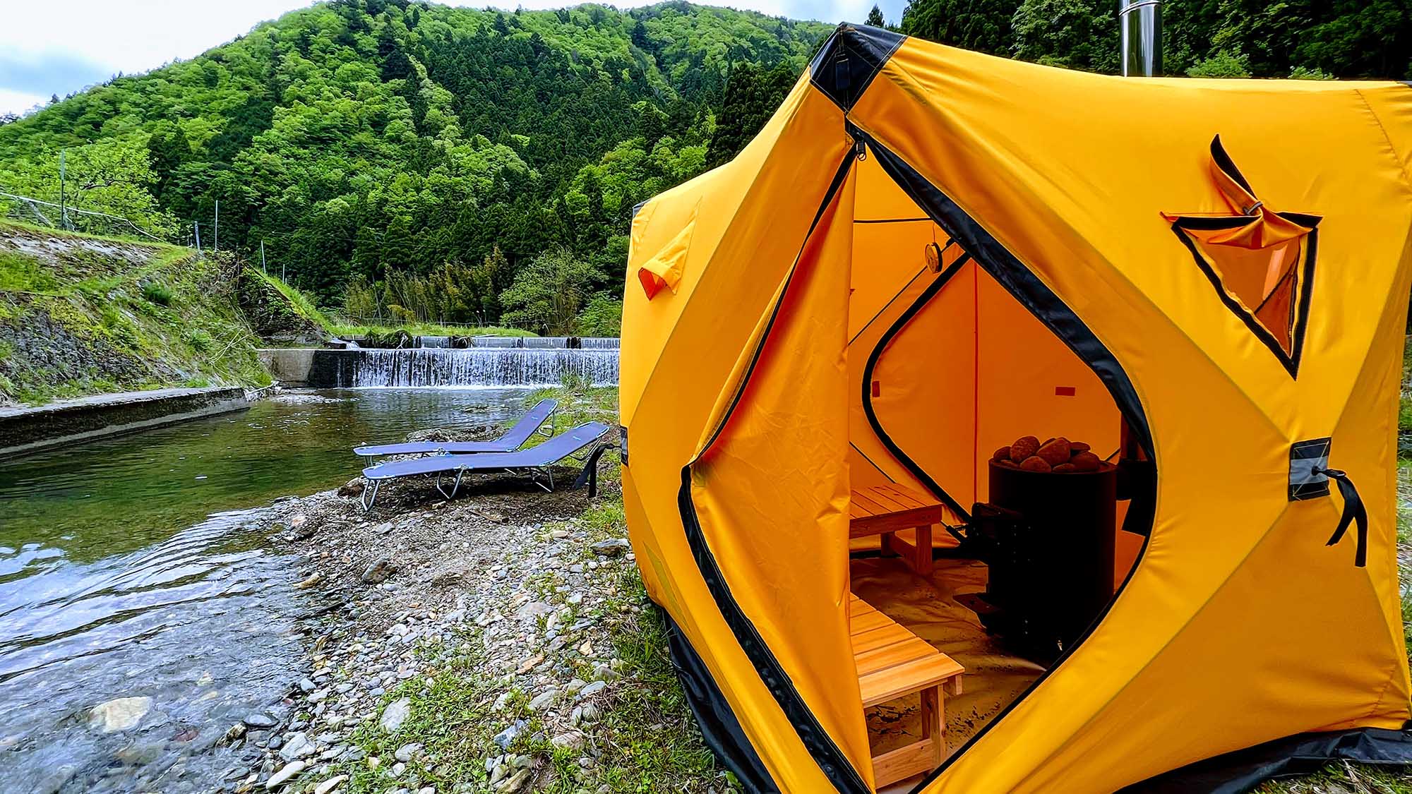 ・川のせせらぎに耳を澄ませながら、のんびりサウナでリラックス
