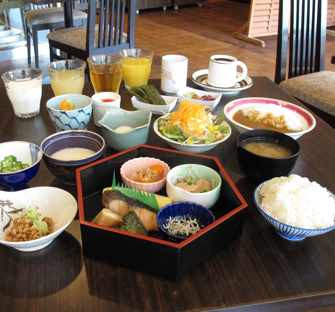 【当館人気】自慢の牛焼きシャブ食べ放題！ 