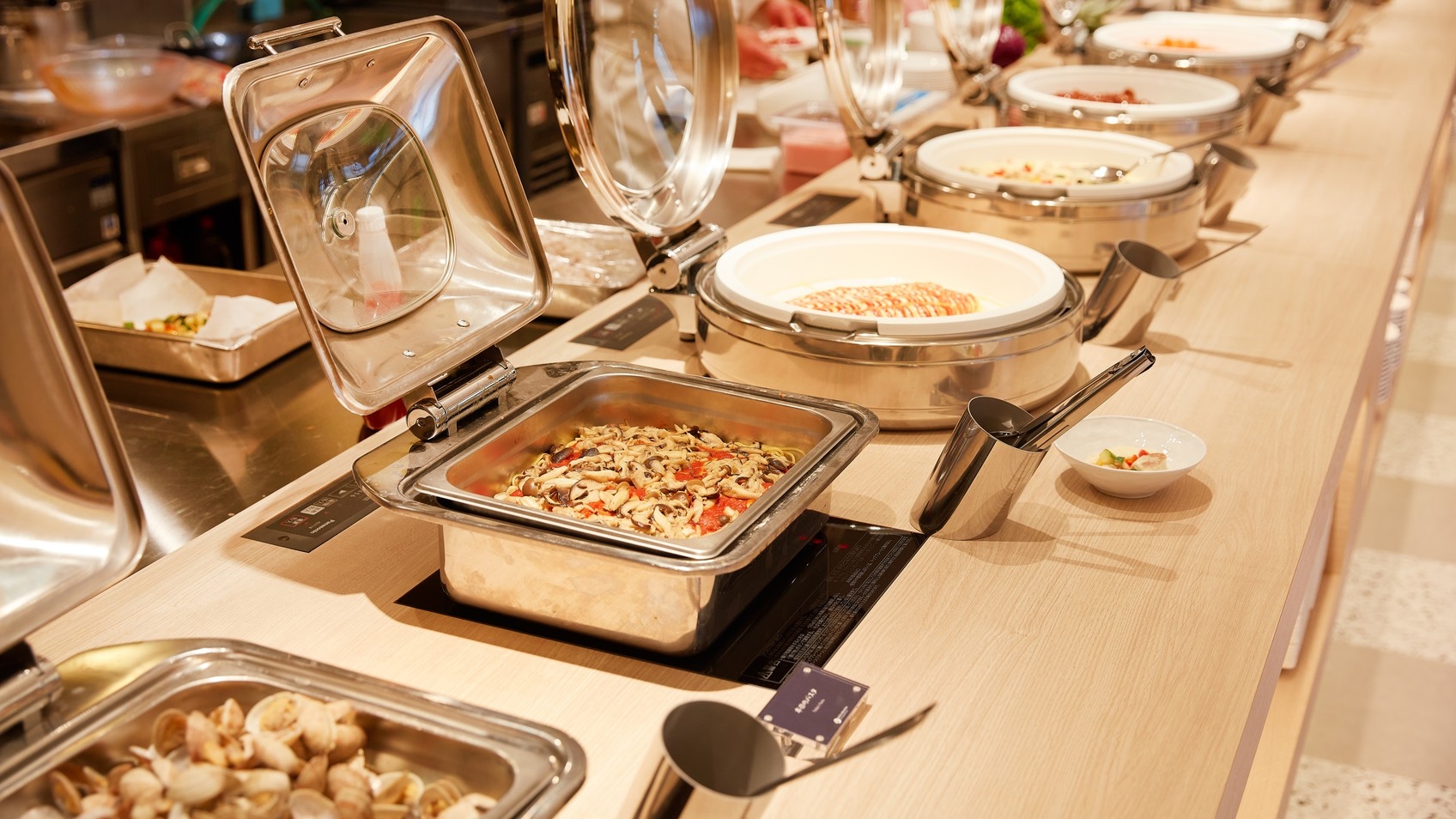 【1日1部屋限定】広々としたつばき亭デラックスツインで特別なひとときを☆バイキングプラン