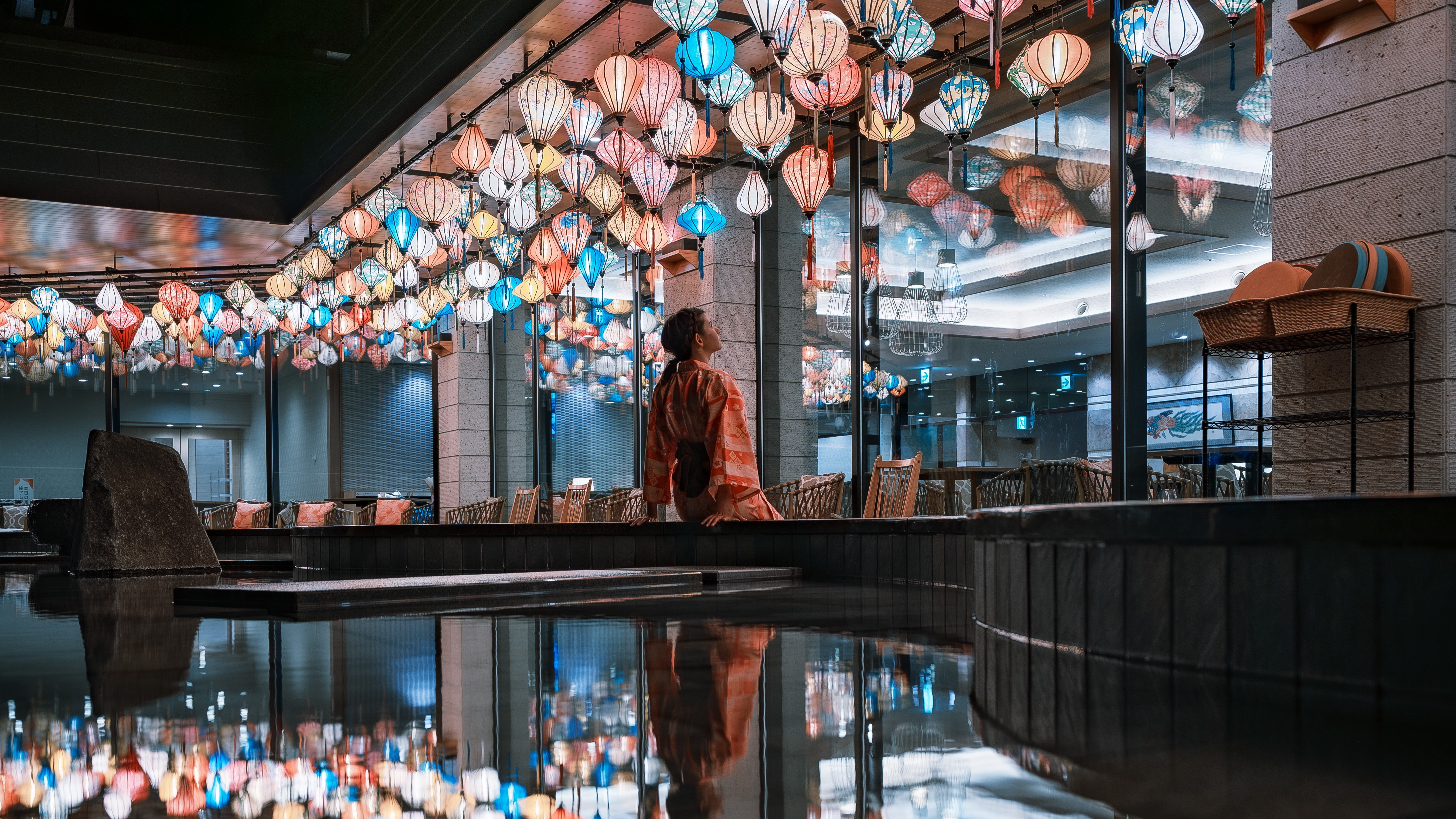 ★【おぷーろ：夜景（一例）】のんびりくつろげるソファ席もご用意しております。