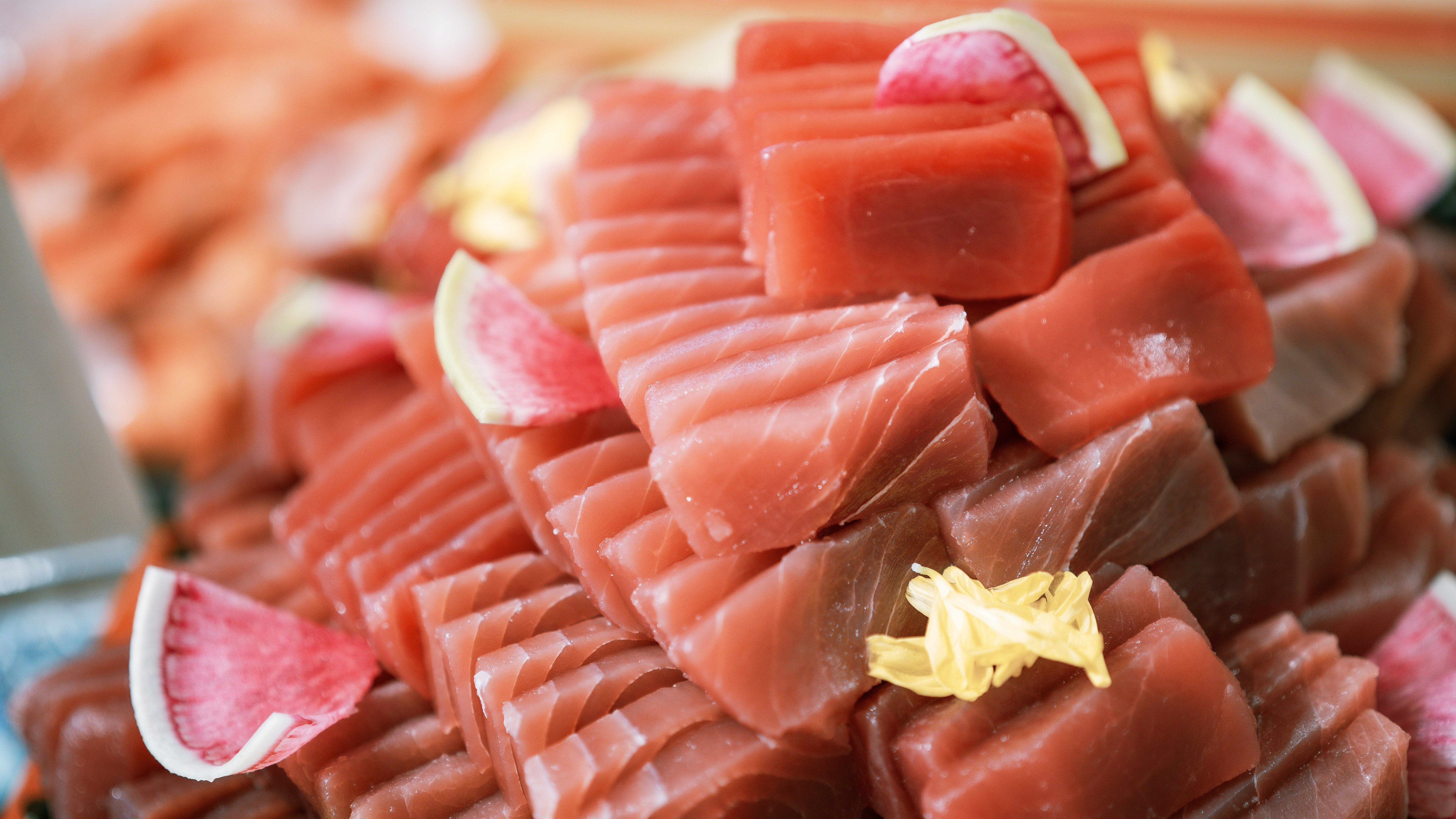 ★【夕食バイキング（一例）】自然を眺めるレストランで、みんなで楽しいお食事を♪