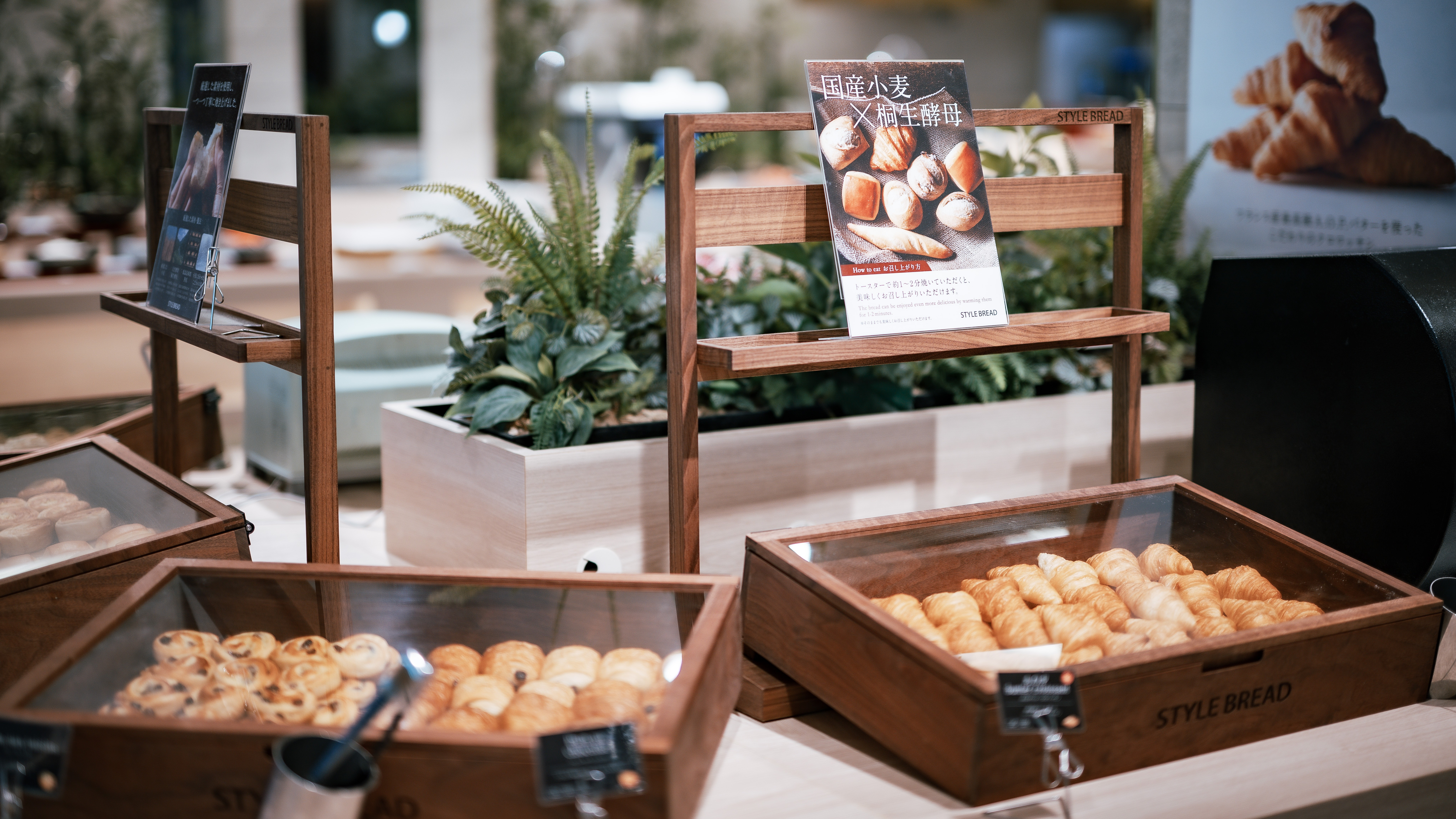 ★【朝食バイキング（一例）】自然を眺めるレストランで、みんなで楽しいお食事を♪