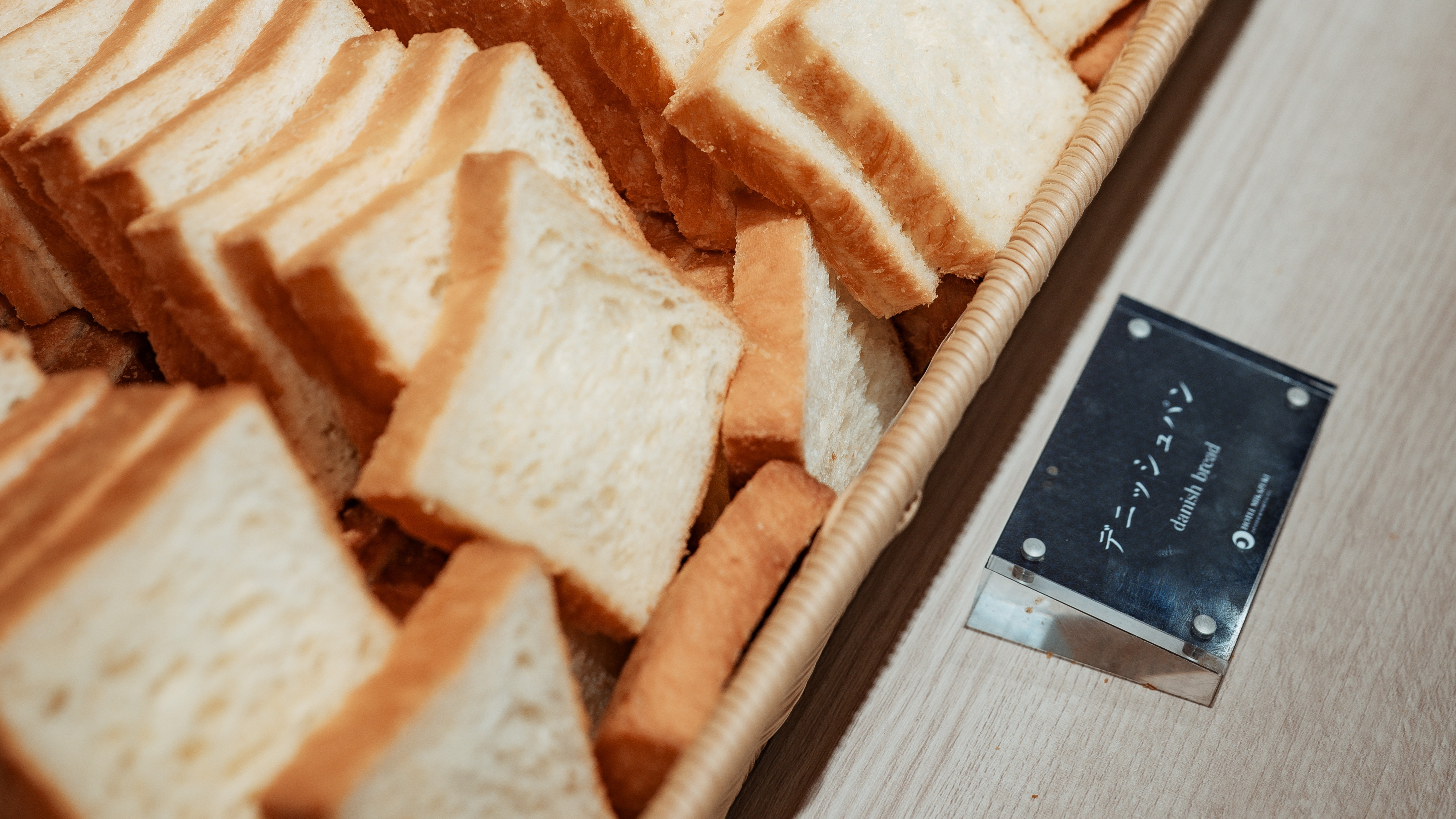 ★【夕食バイキング（一例）】自然を眺めるレストランで、みんなで楽しいお食事を♪