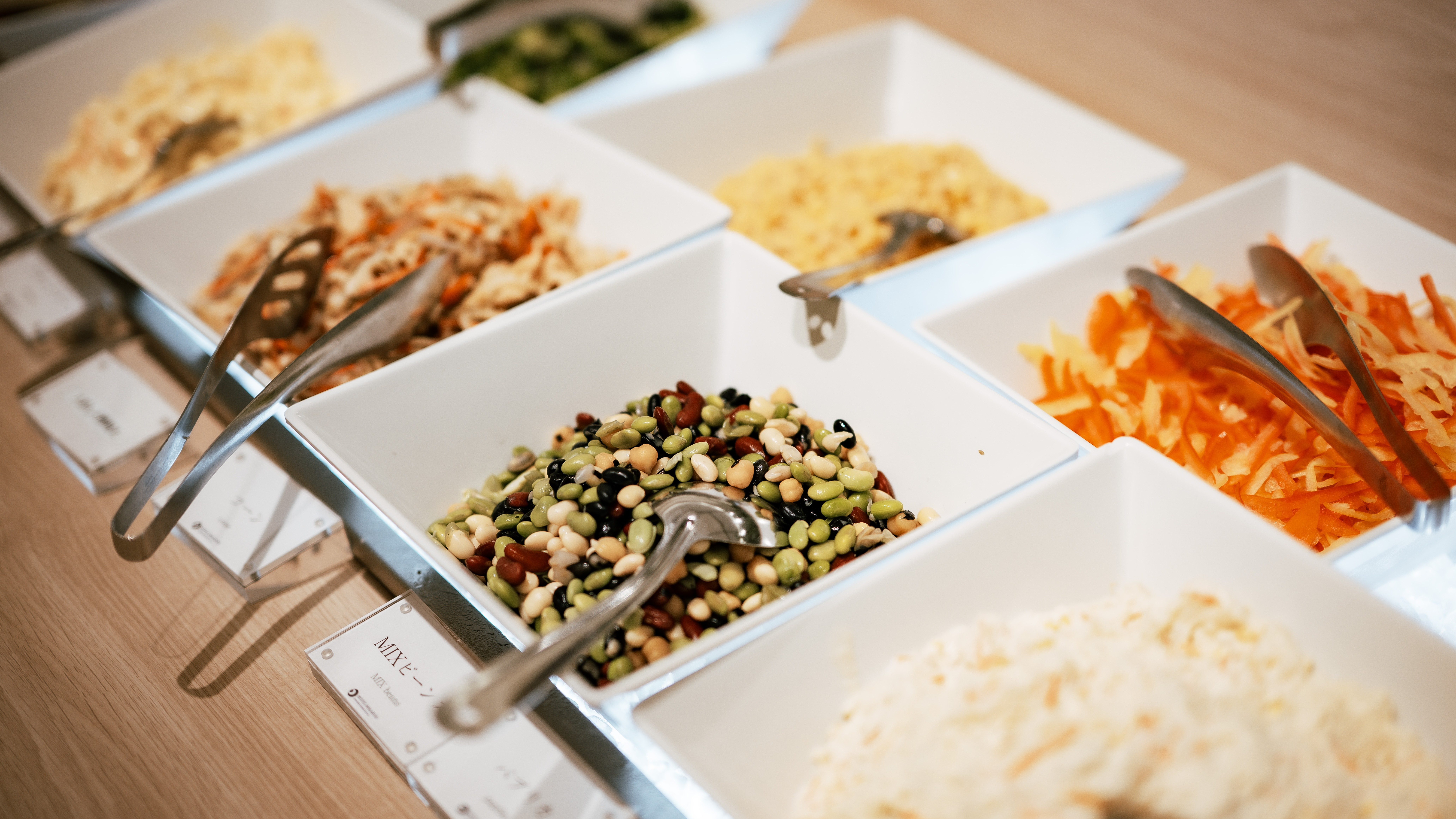 ★【朝食バイキング（一例）】自然を眺めるレストランで、みんなで楽しいお食事を♪