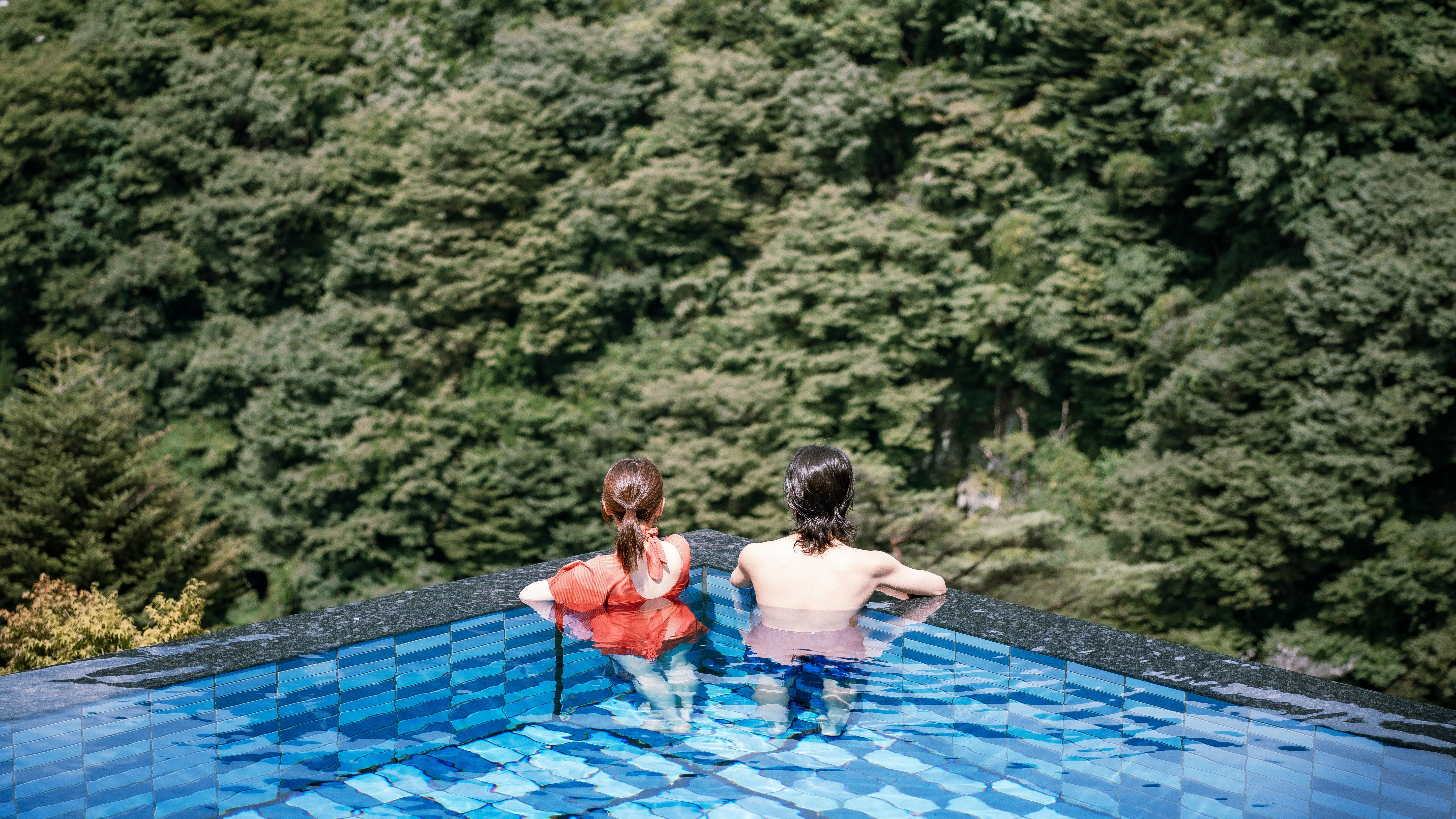 ★おぷーろ。雄大な景色を楽しみながら、極上の温泉&times;プール体験を！