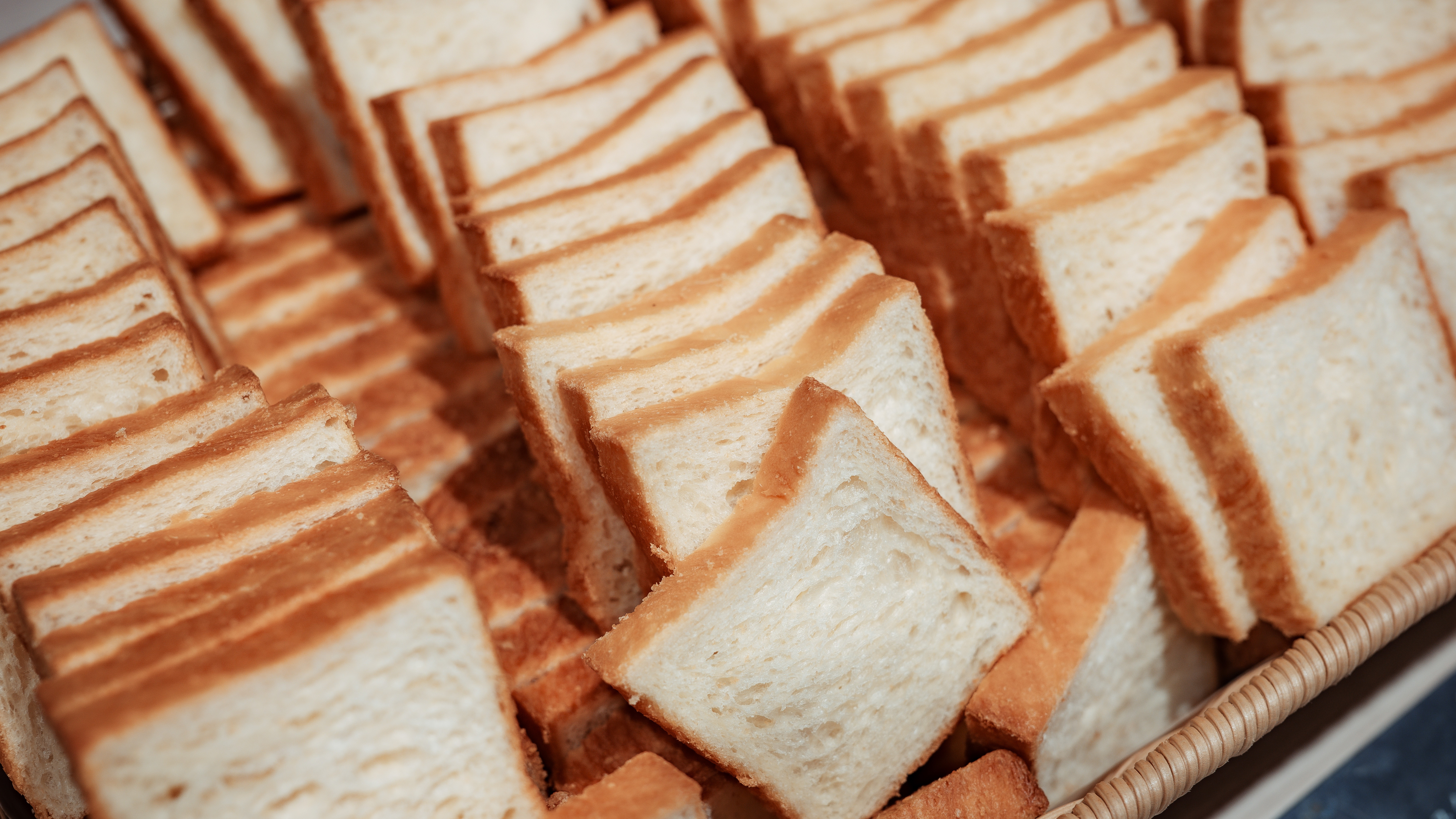 ★【夕食バイキング（一例）】自然を眺めるレストランで、みんなで楽しいお食事を♪