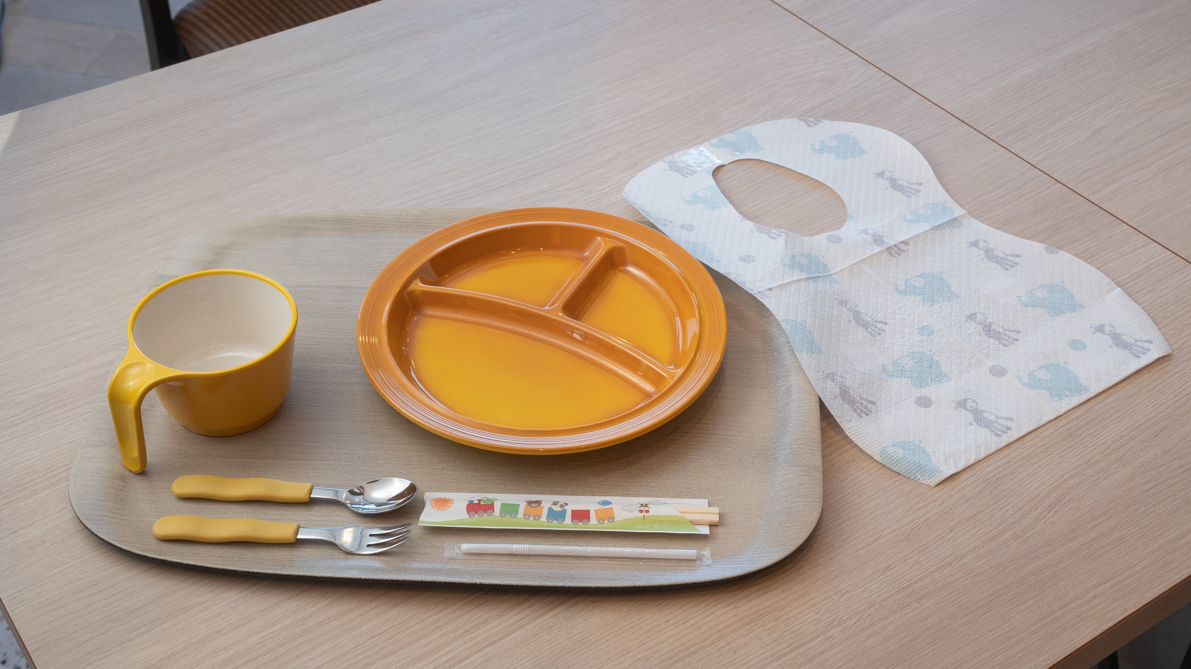 お子様用食器