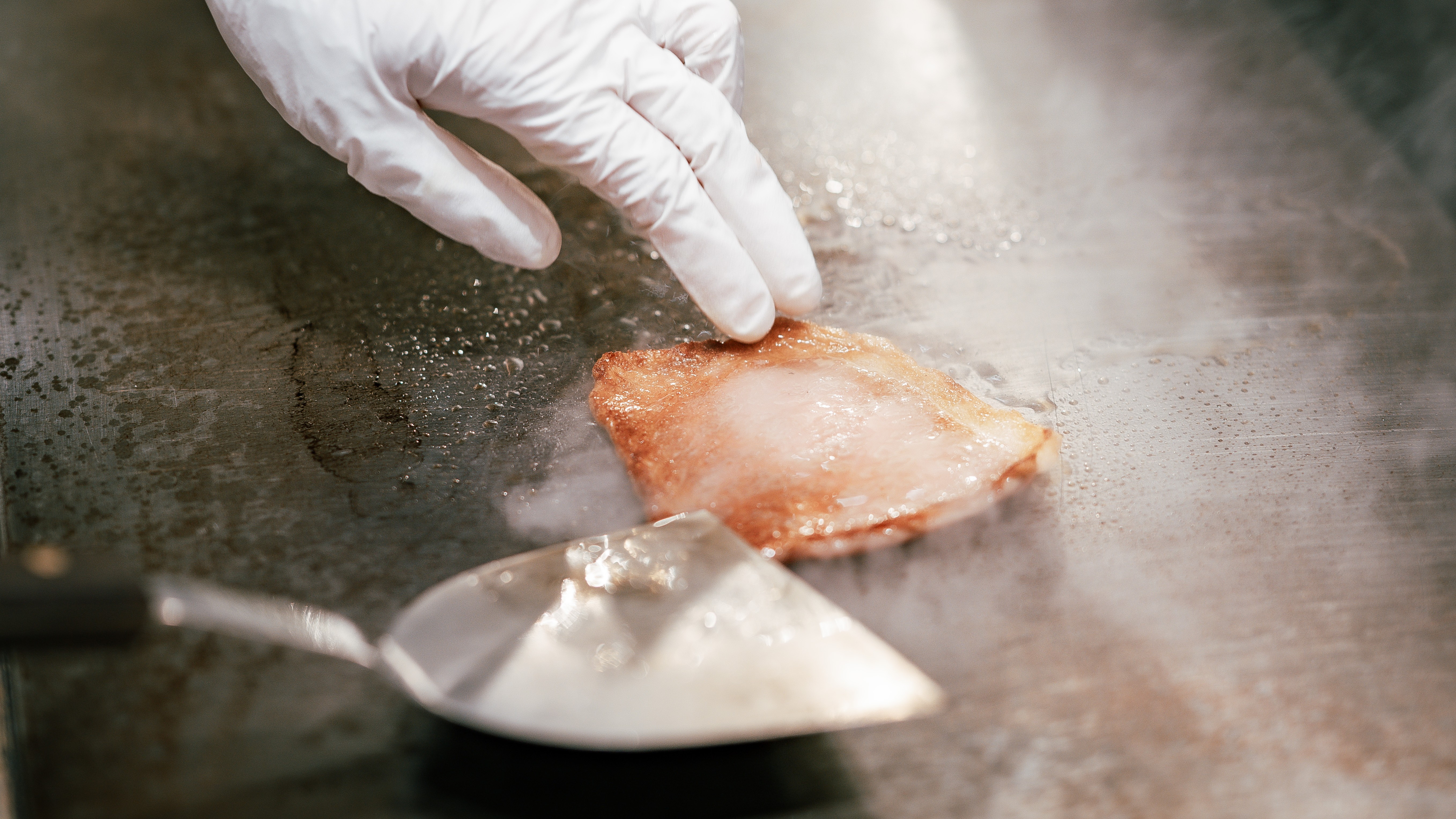 ★【夕食バイキング（一例）】ライブキッチンコーナーでは、出来立てのお料理をご提供してます