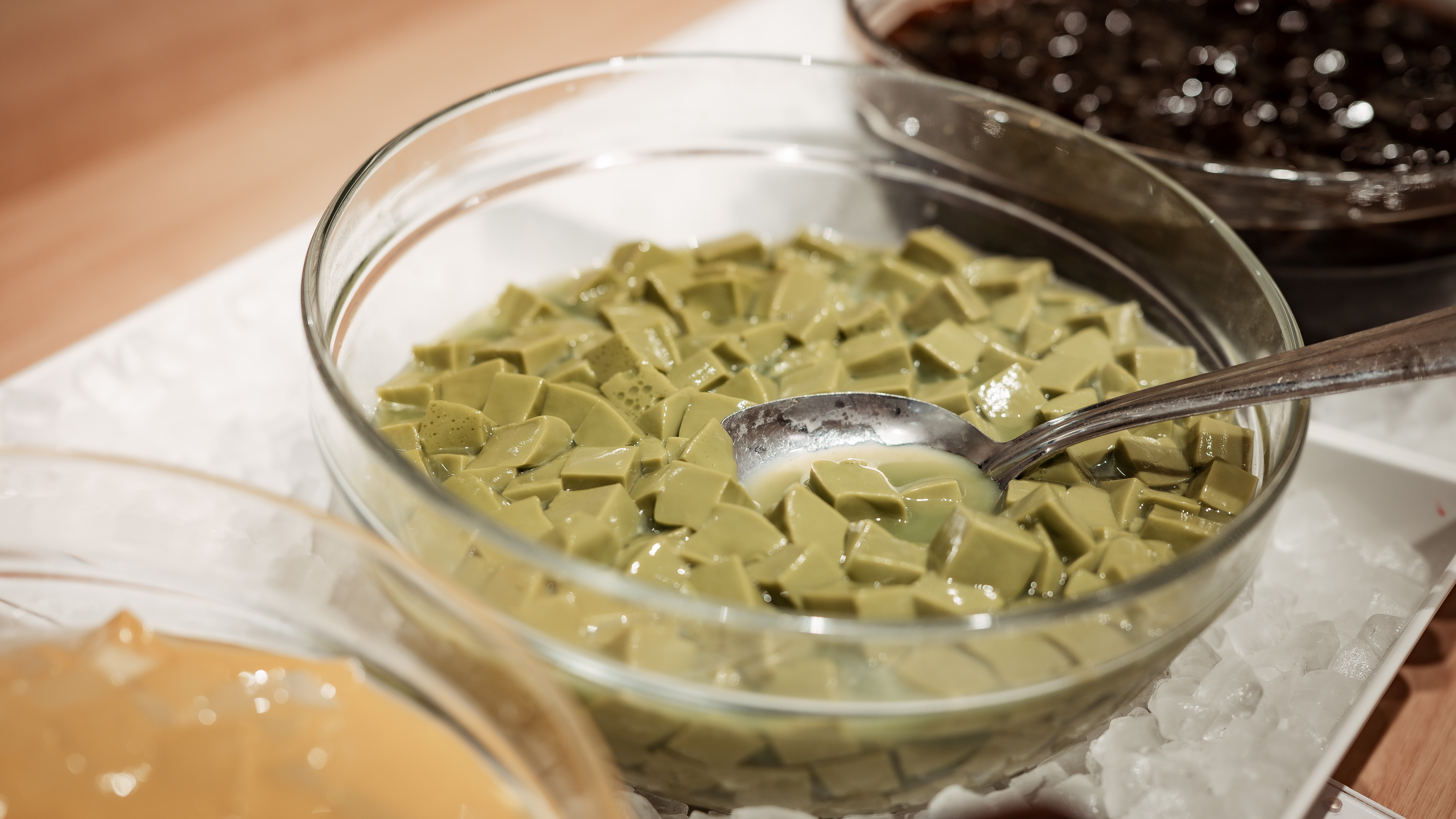 ★【夕食バイキング（一例）】自然を眺めるレストランで、みんなで楽しいお食事を♪