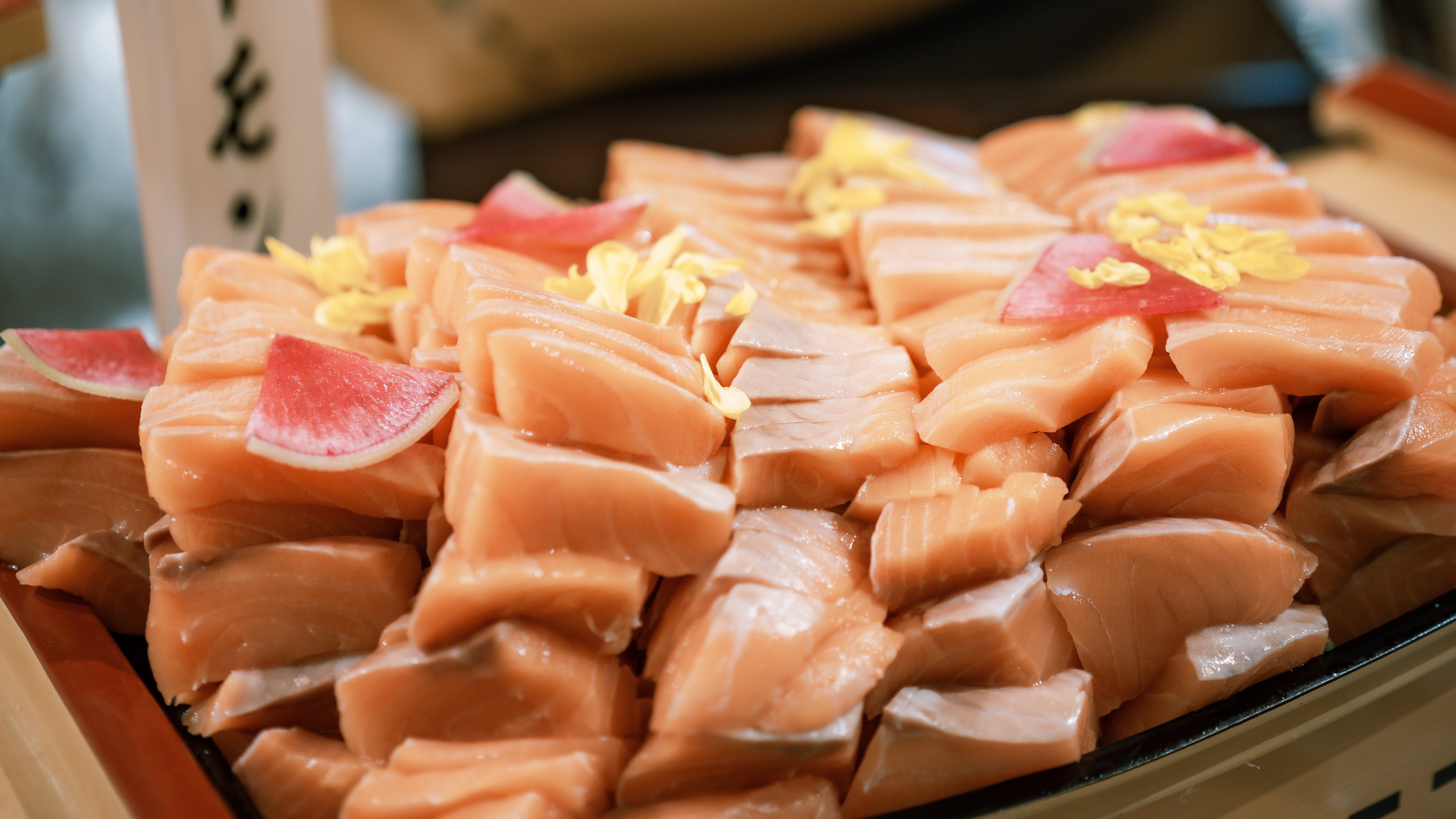 ★【夕食バイキング（一例）】自然を眺めるレストランで、みんなで楽しいお食事を♪