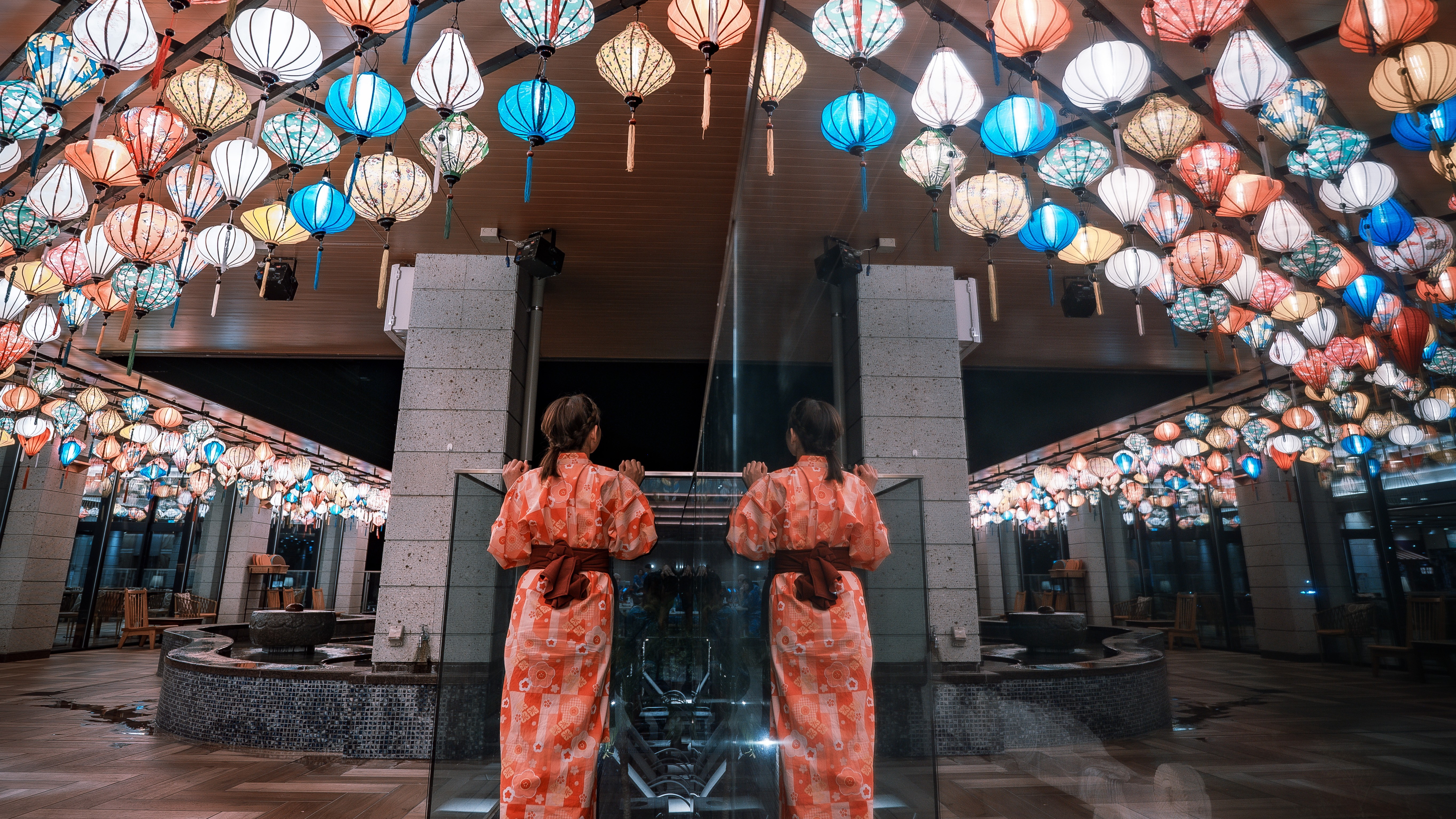 ★【おぷーろ：夜景（一例）】のんびりくつろげるソファ席もご用意しております。